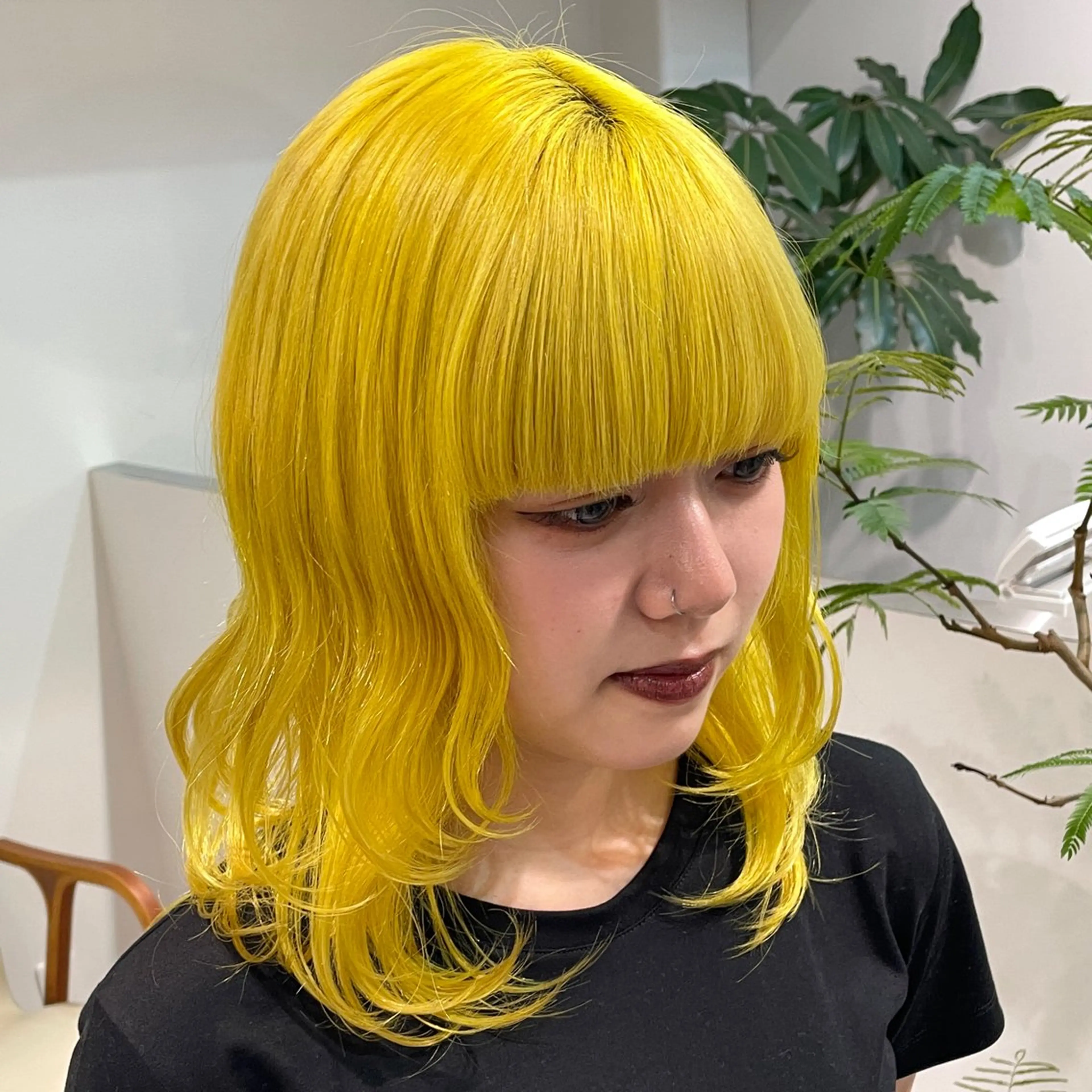 ミディアム カラー ブロンド ホワイトブロンド イエローカラー 顔まわりレイヤー レイヤーカット ヘアカラー トリートメント ヘアセット meme原宿所属・ブロンド・ハイトーン ／遠藤将太のヘアスタイル