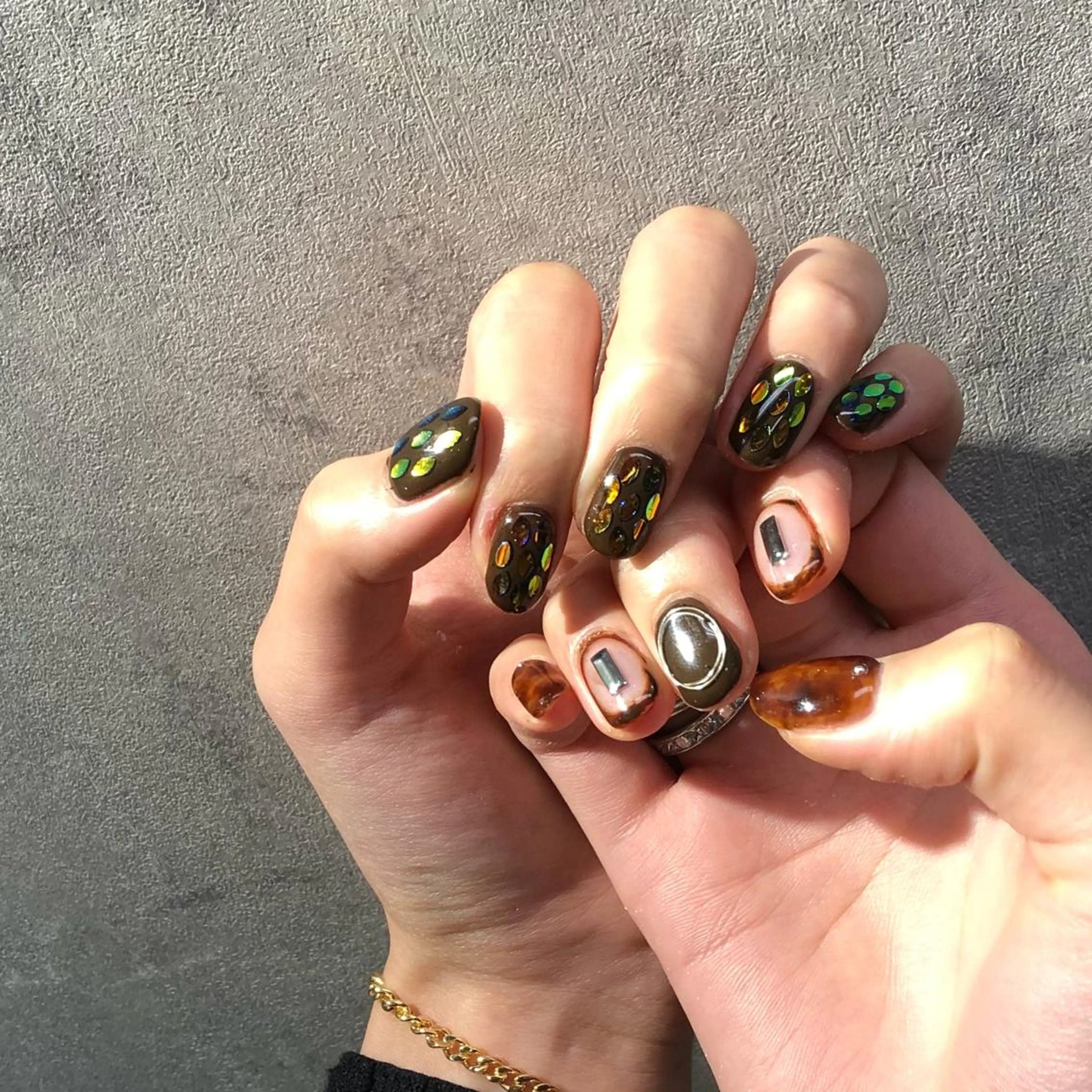 ネイル アートネイル べっ甲ネイル ジェルネイル ラメ(グリッター) ニュアンスネイル nailstudio eviz新宿店のネイルデザイン