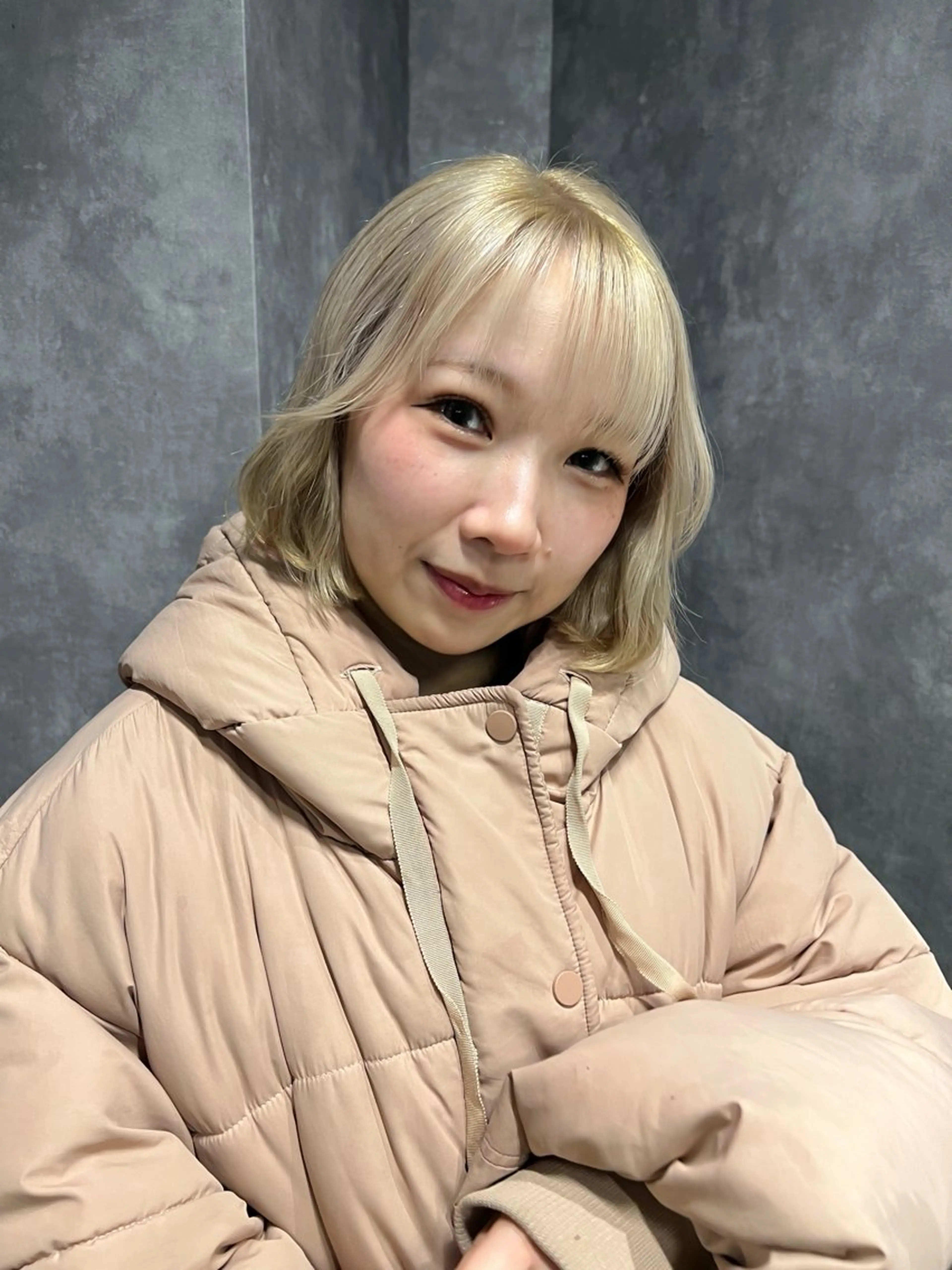 ショート カラー 色落ち可愛い艶ハイト ーン🧊AZUKIのヘアスタイル