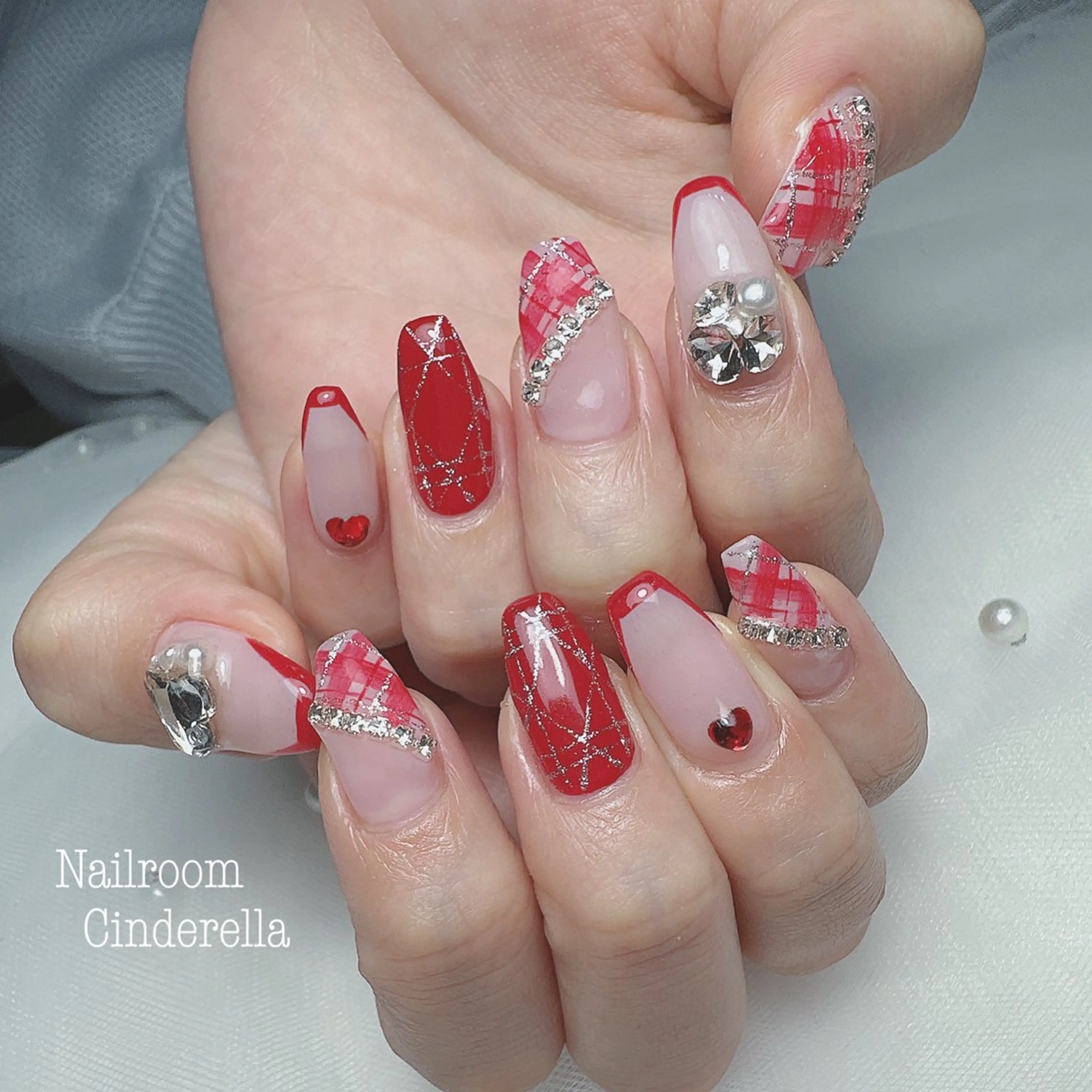ネイル 赤色 Nailroom. Cinderellaのネイルデザイン