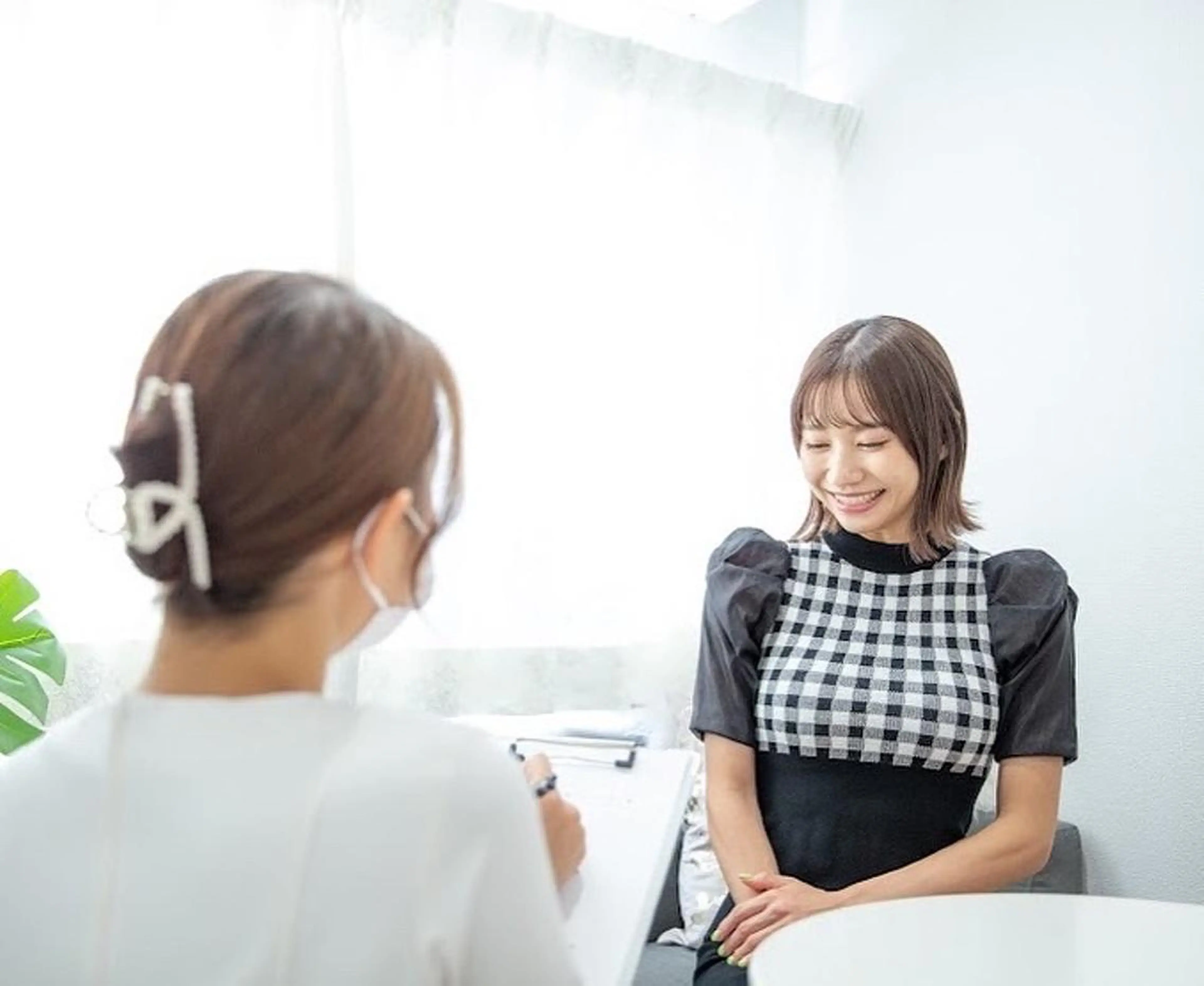 ショート カラー パーマ ヘアアレンジ メンズ キッズ ネイル マツエク・マツパ アイブロウ 学生(メンズ向け) 眉毛ワックス脱毛 学生 小顔カット Chloe-クロエ- 脱毛/フェイシャルのエステ・リラクイメージ