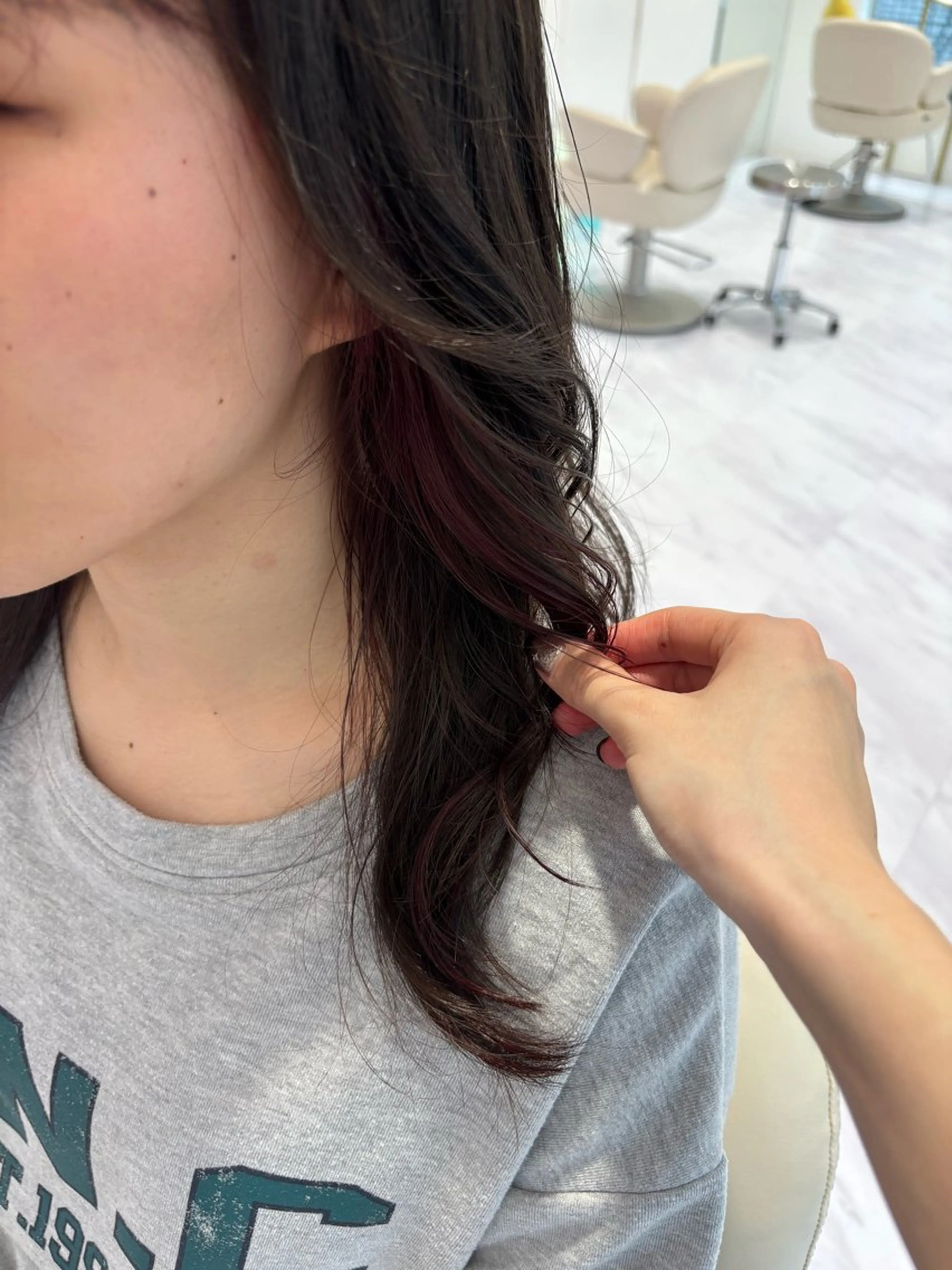 セミロング カラー ブリーチ インナーカラー ブリーチなしカラー MONA SAYAKAのヘアスタイル