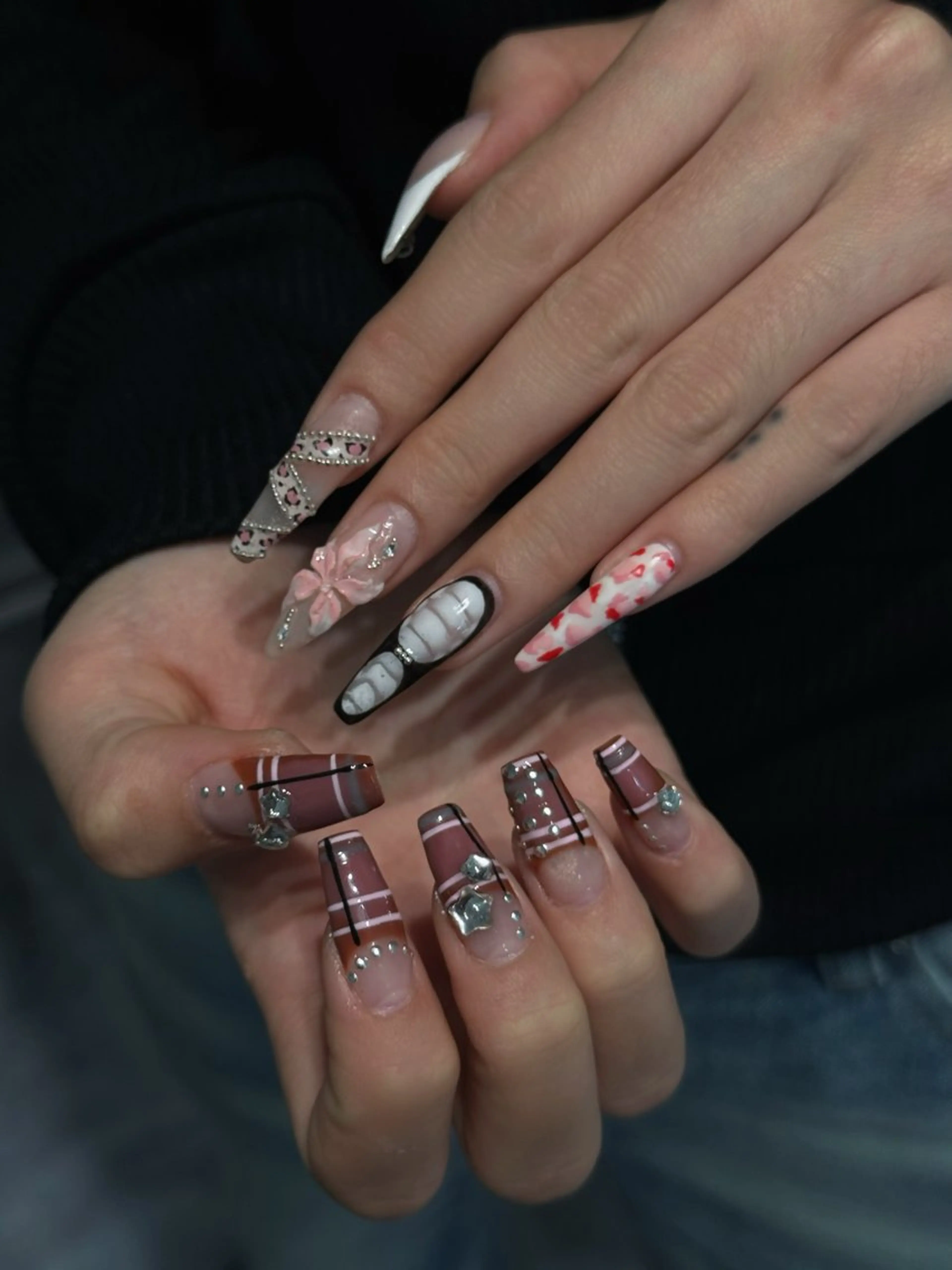 ネイル ボルドー ブラウン チークネイル ドット フットネイル ハンドネイル Julli NailStudioのネイルデザイン