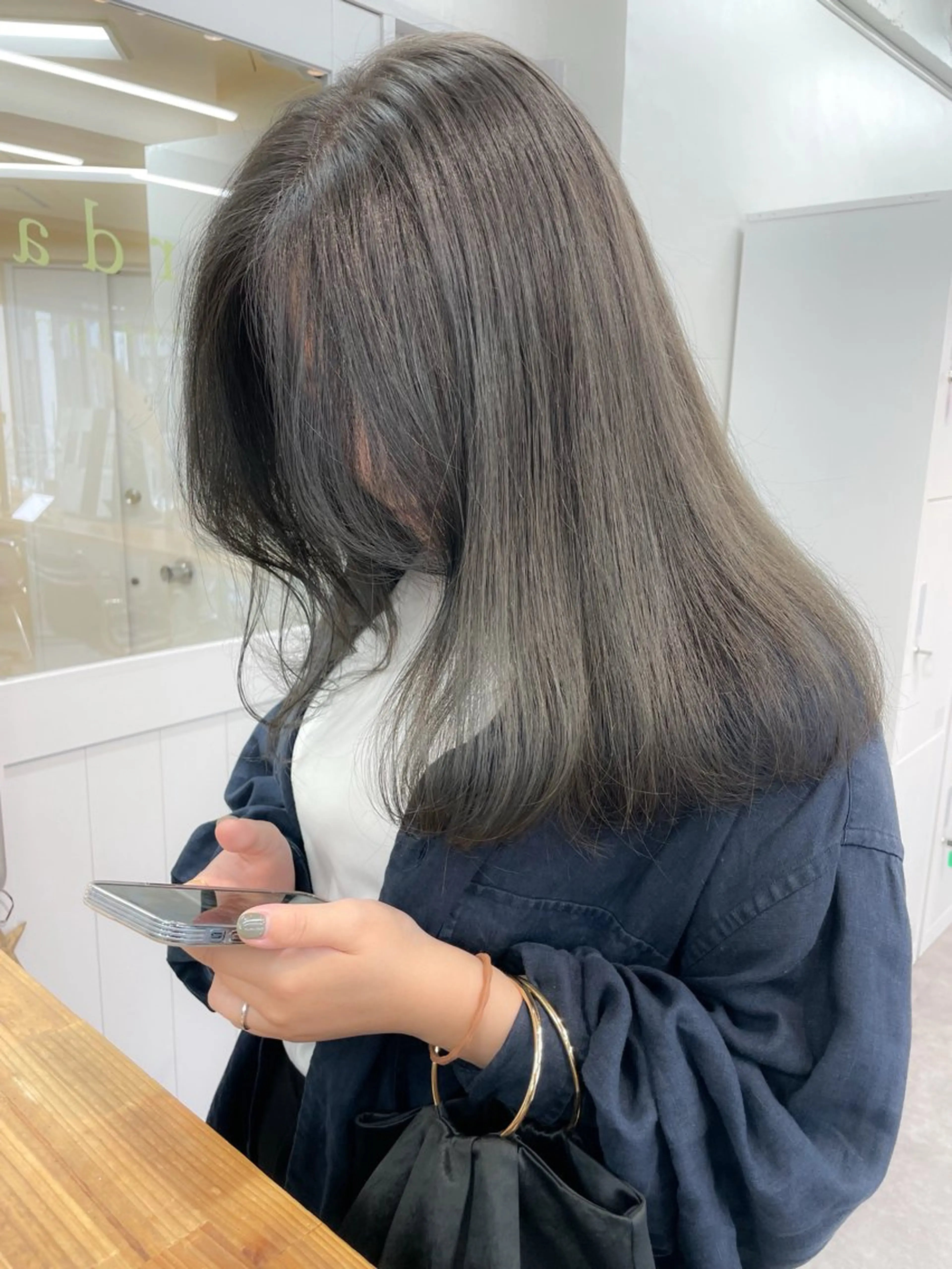 ミディアム カラー ブリーチ ダブルカラー グレージュ カーキグレージュ ブリーチなしカラー ヘアカラー トリートメント ✨ブリーチなし透明感 池袋　水野のヘアスタイル