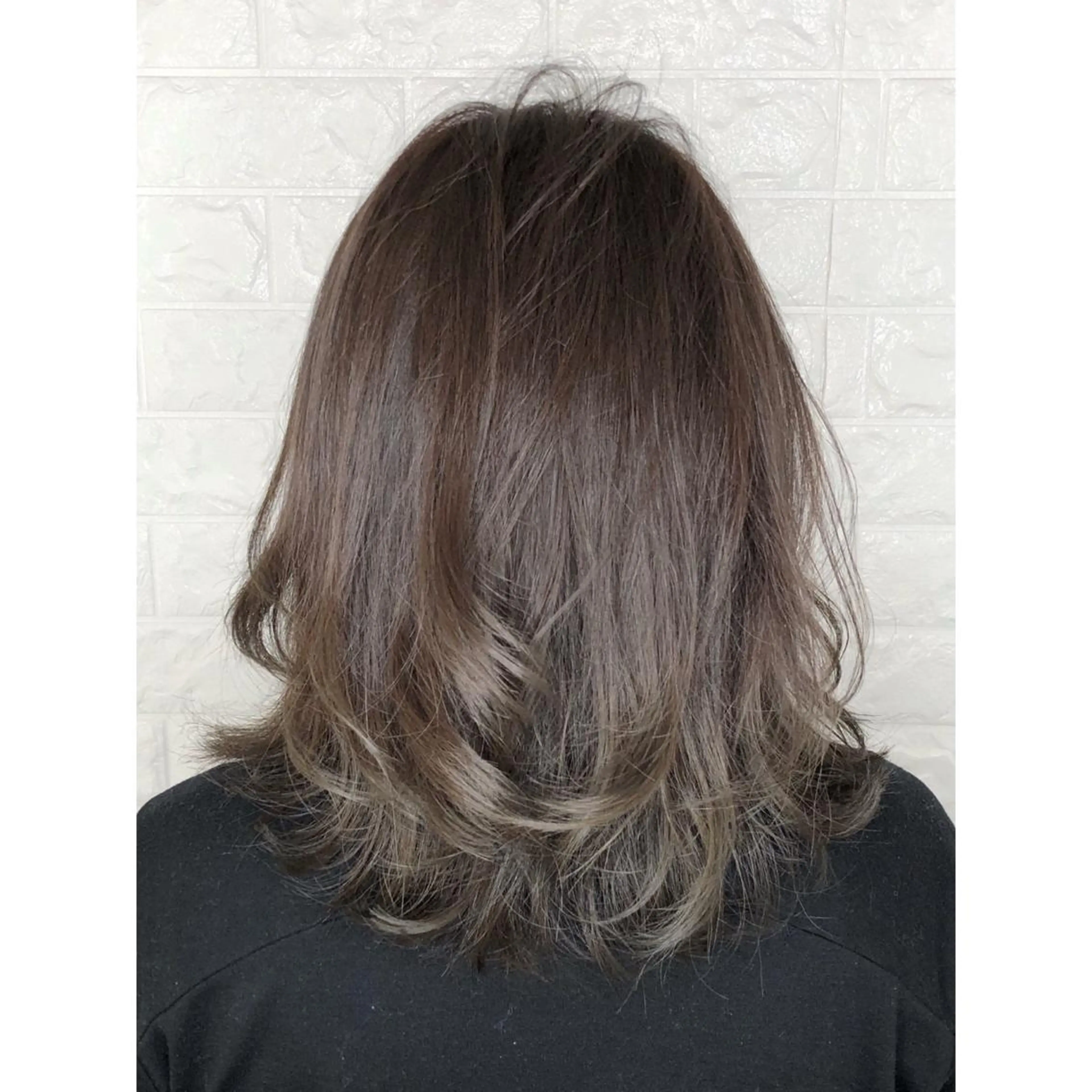 ミディアム カラー アッシュ ベージュカラー ブリーチ グラデーションカラー 外国人風カラー KIZU 髪質改善 オカルト怪談のヘアスタイル