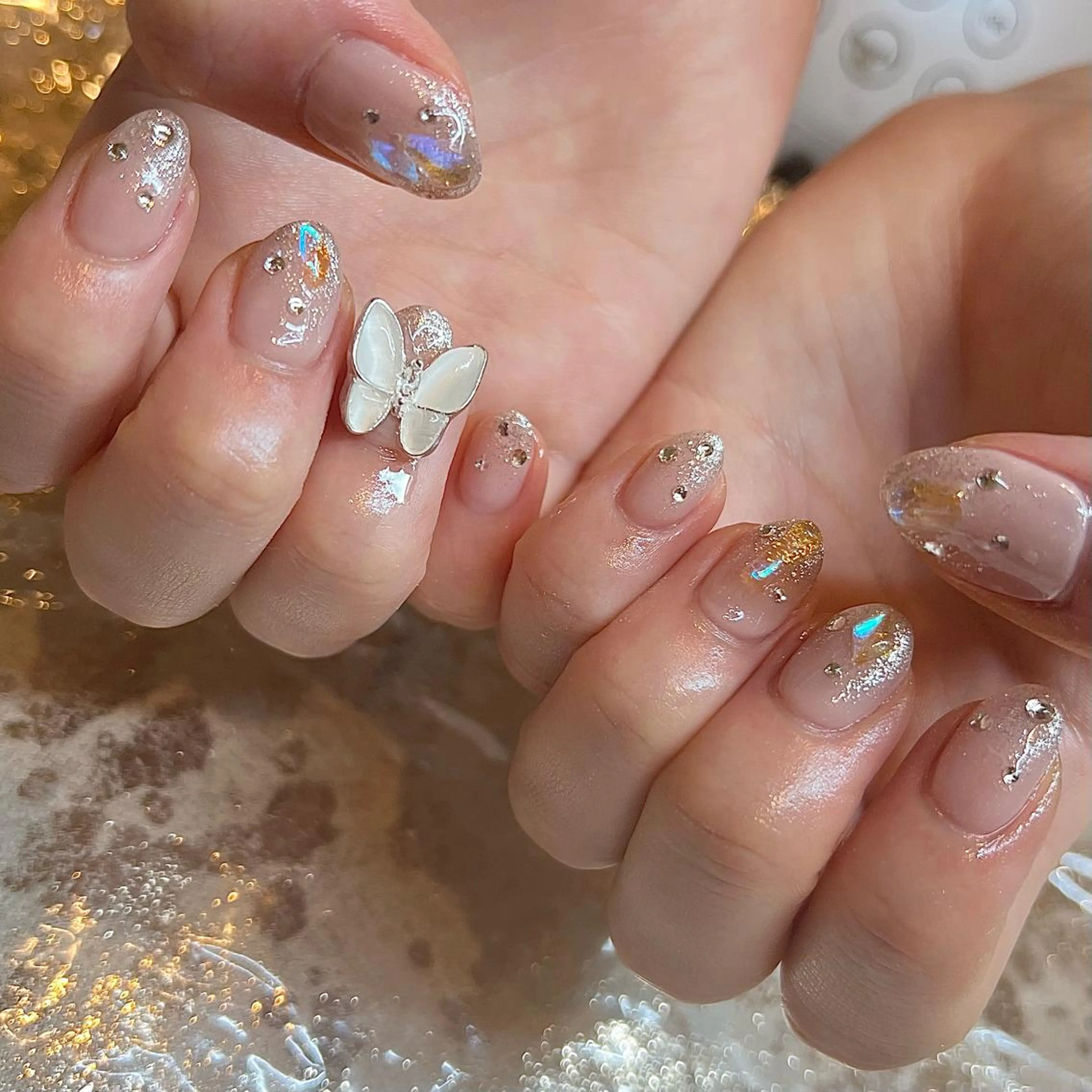 ショート ネイル オーロラネイル ストーンネイル ハンドネイル H🌺 NAILのネイルデザイン
