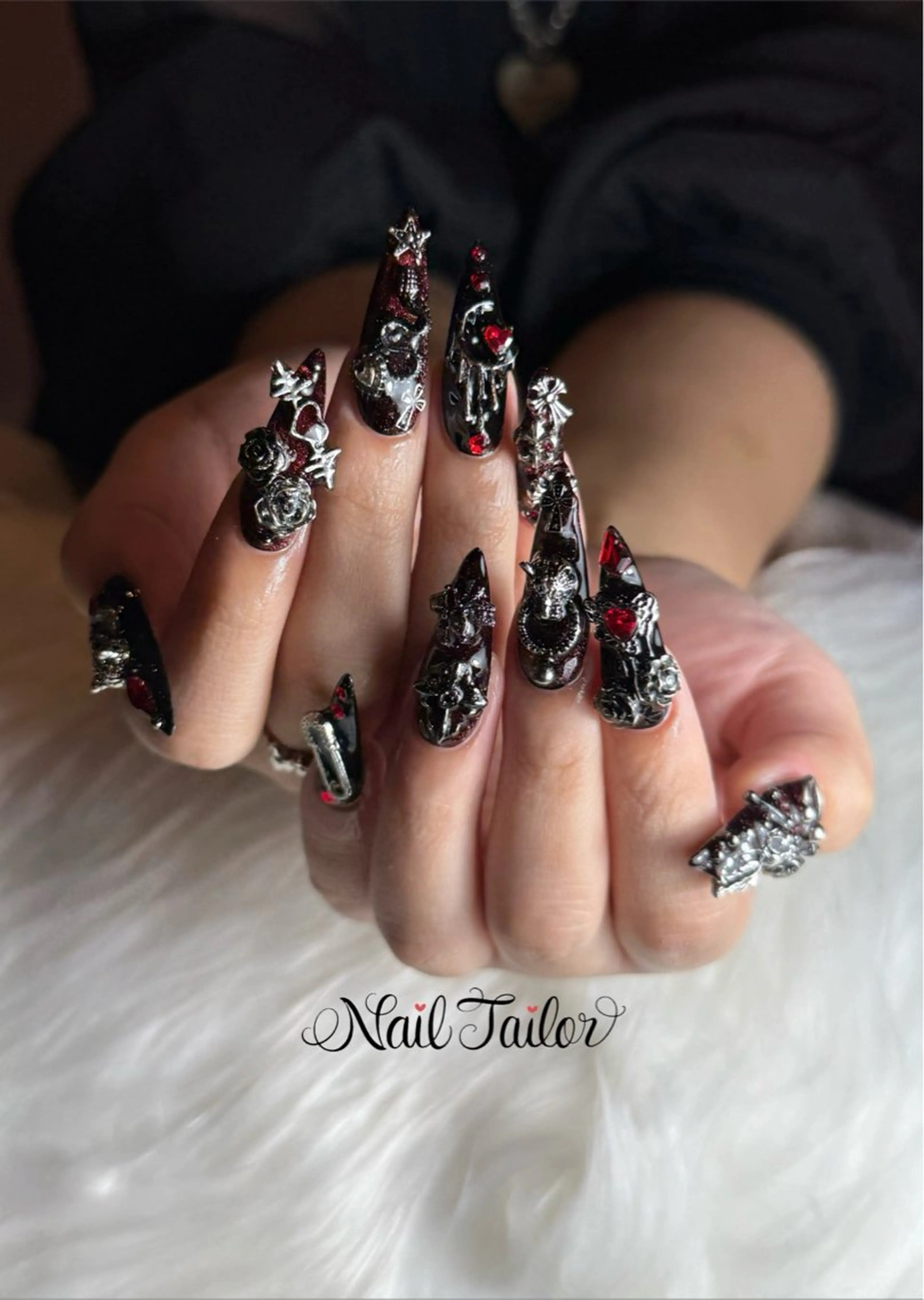 ネイル 長さ出し ロングネイル 赤色 スカルプネイル シルバー ハンドネイル 〜Nail Tailor〜　ネイルテイラー所属・NailTailor ネイルテイラーのネイルデザイン