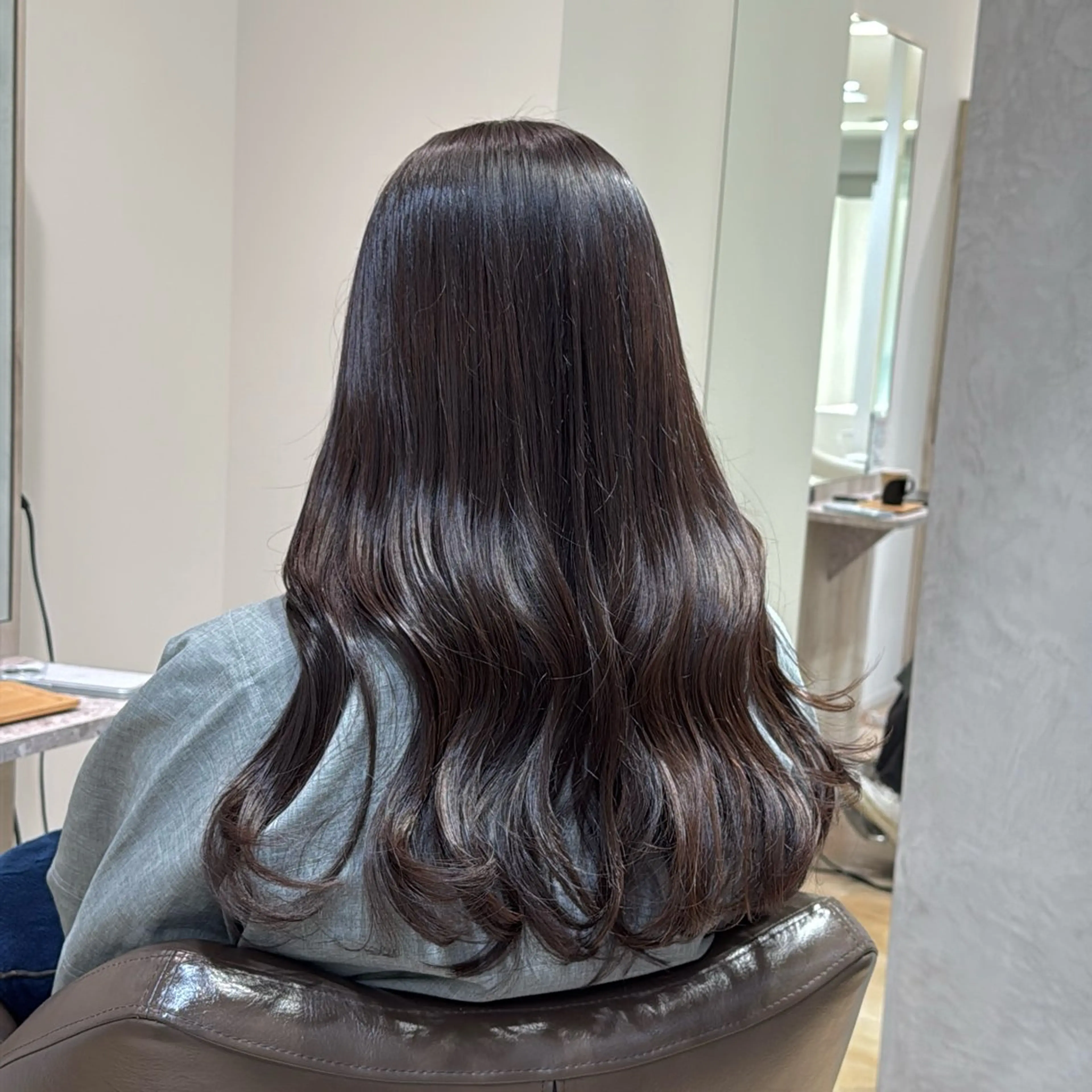 ロング カラー グレージュ ラベンダーカラー ラベンダーグレージュ ラベンダーグレー カット ヘアカラー トリートメント 松永 わかなのヘアスタイル