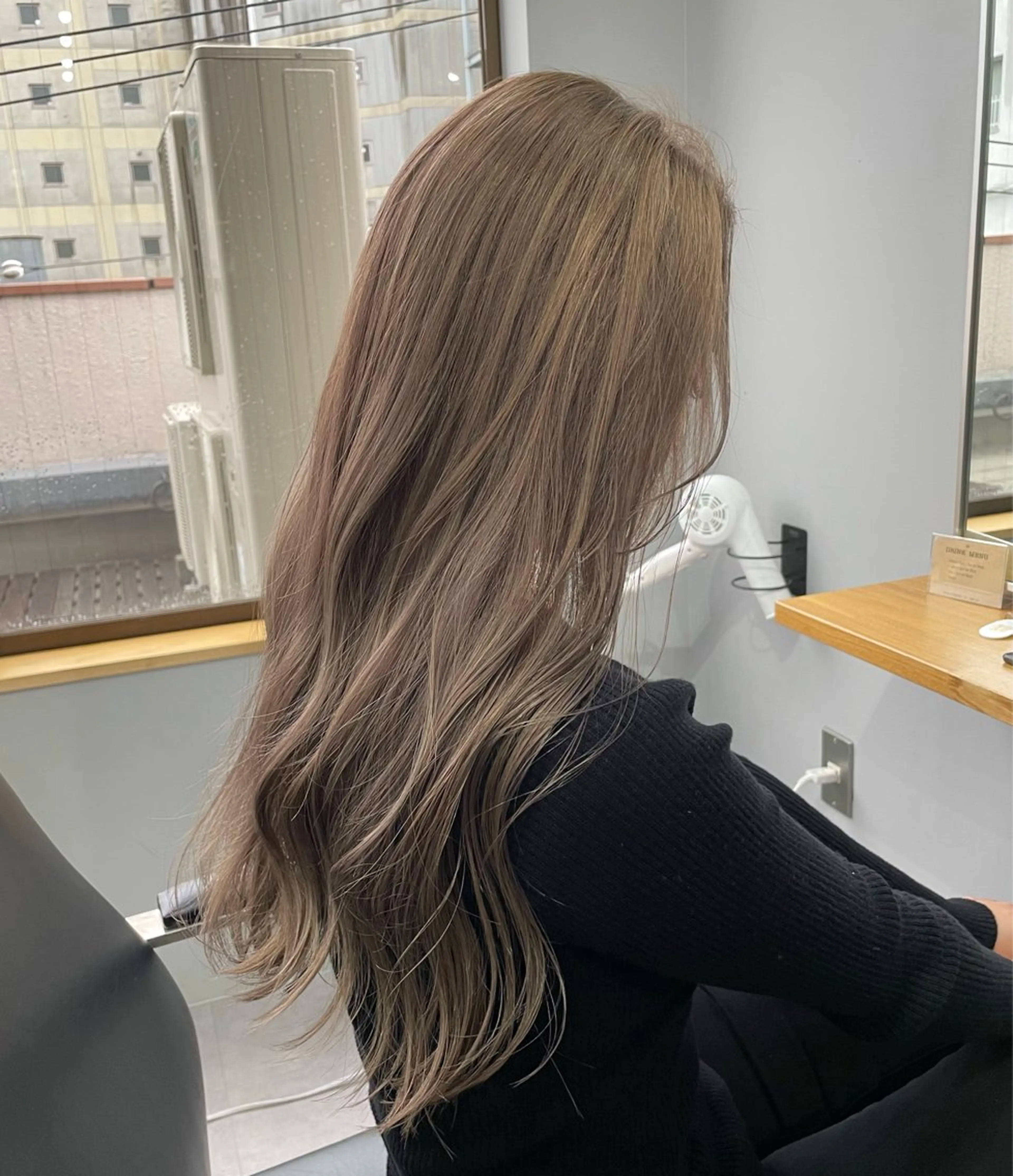 ロング カラー ヘアカラー ミルクティーベージュ ❤︎レイヤー　MIAのヘアスタイル