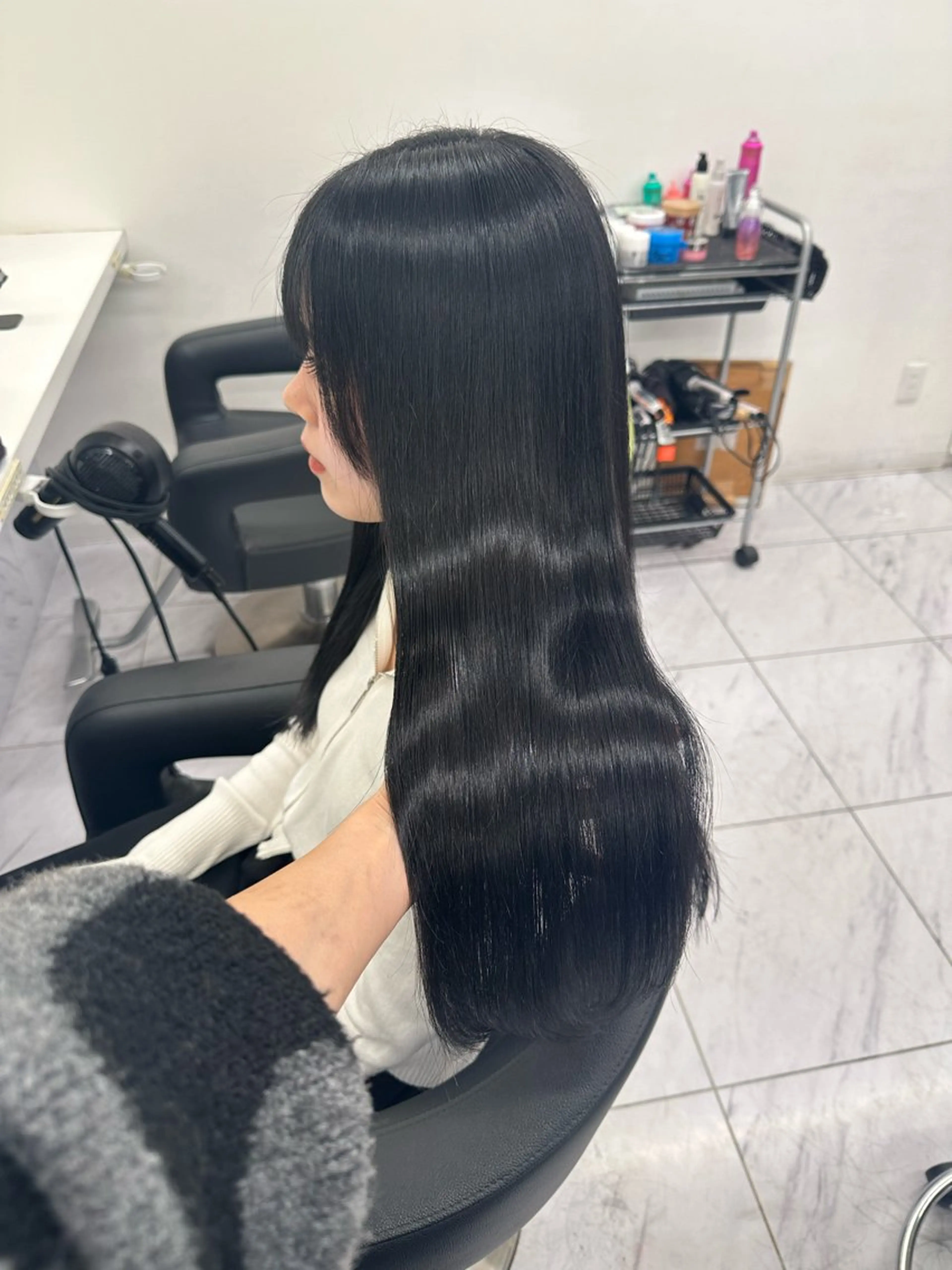 ロング カラー ベージュカラー 黒髪 ブリーチ ブルーカラー ブルーブラック ヘアカラー 🪞ハイトーン🪞 🤍waka🤍のヘアスタイル