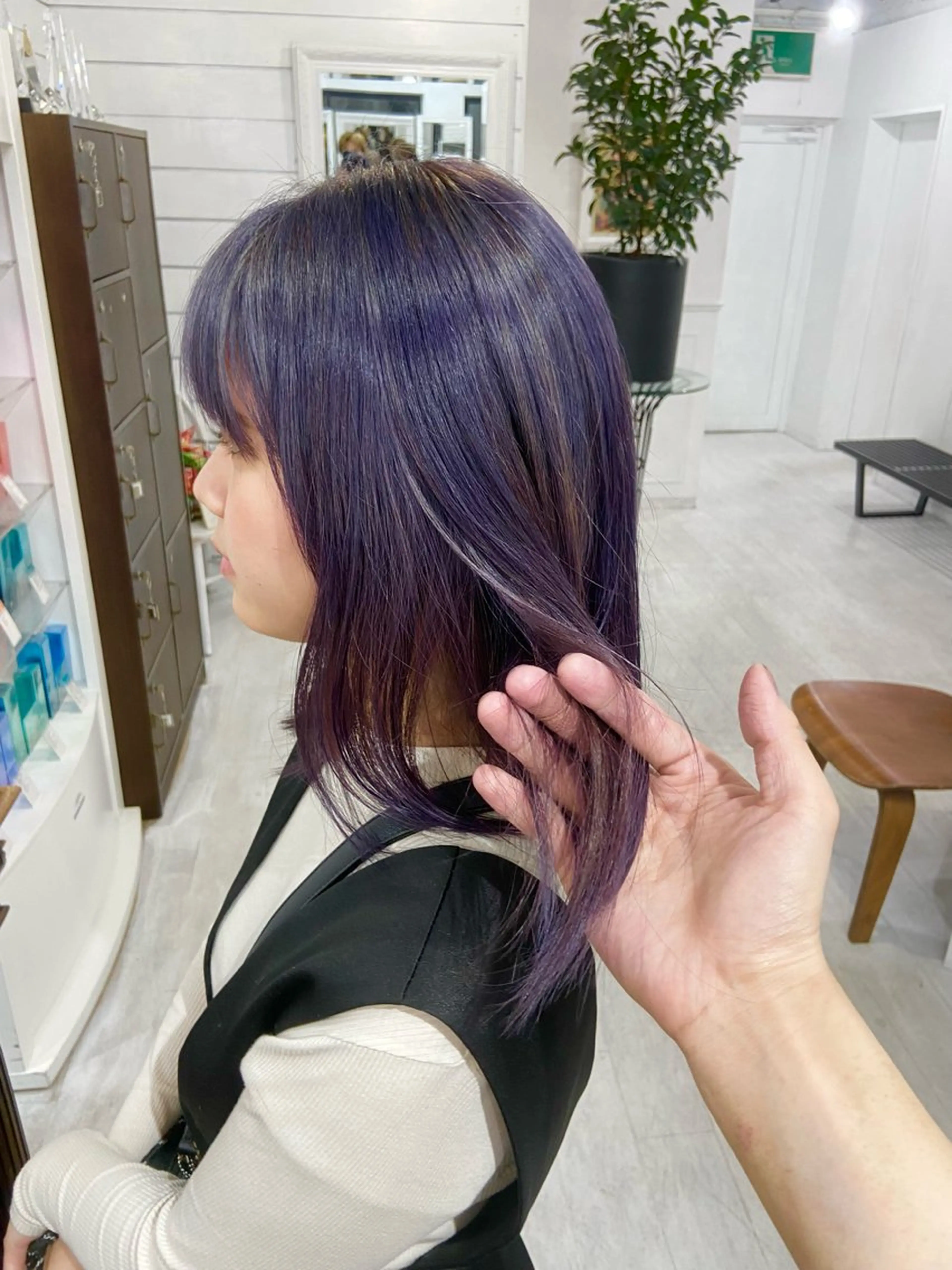 セミロング カラー バレイヤージュ ミストバング ベージュカラー ブリーチ 抜きっぱなしブロンド カット ヘアカラー トリートメント SALOWIN札幌大通り所属・札幌ハイトーン/ ブリーチカラー/ドイのヘアスタイル