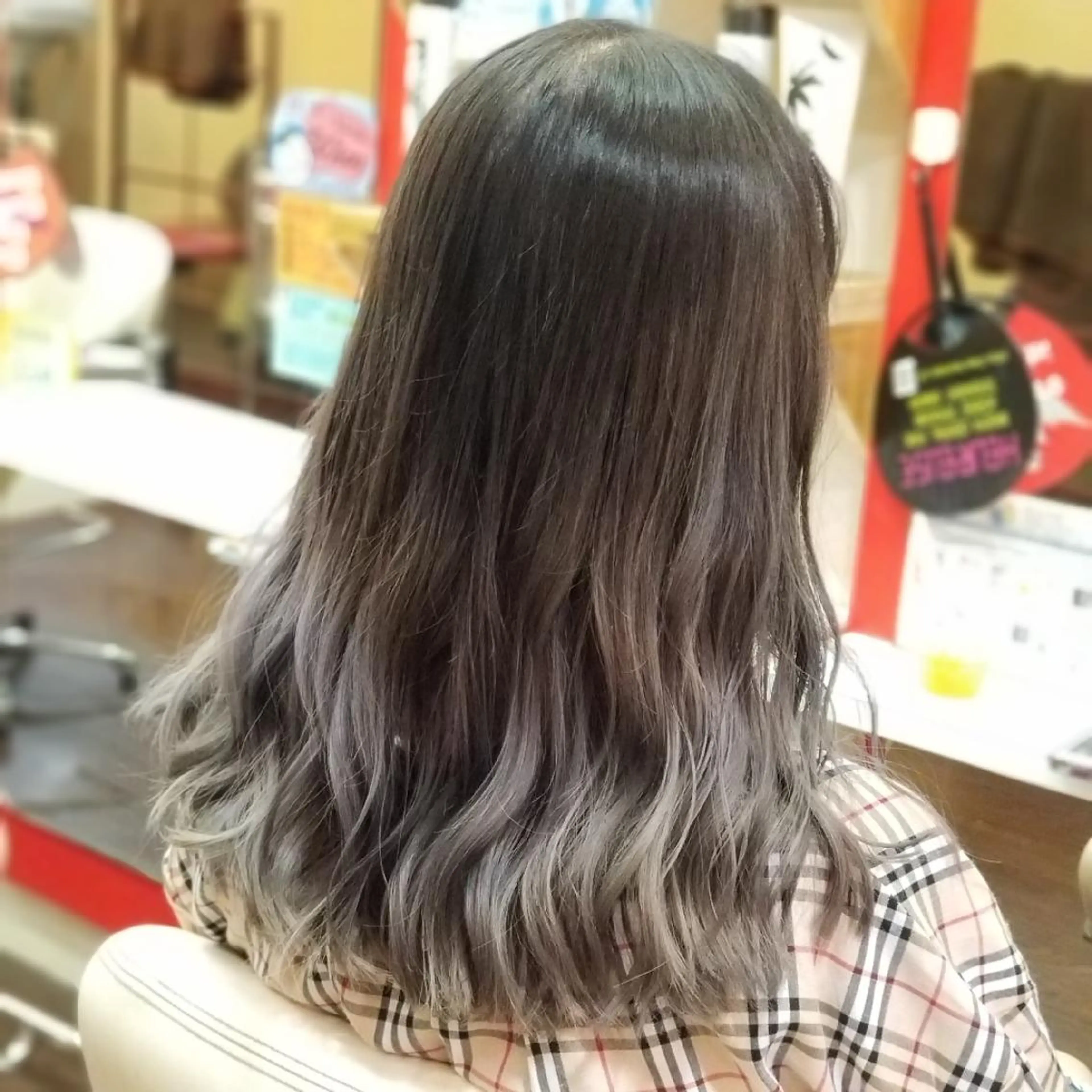 セミロング カラー ブリーチ グラデーションカラー シルバー ヘアカラー トリートメント 植田 修平/エクステ /髪質改善カラーのヘアスタイル