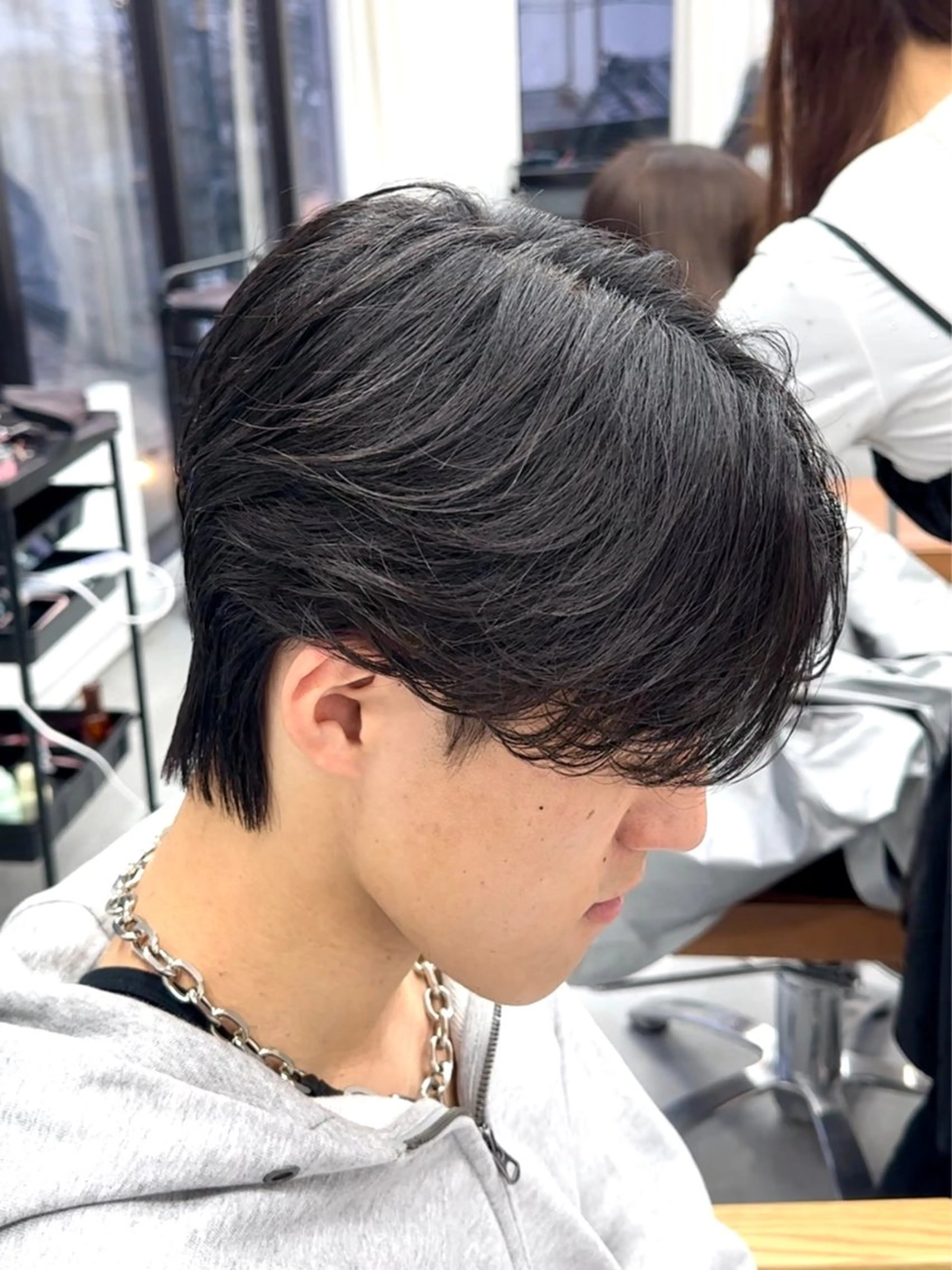 メンズ メンズブリーチ センターパート メンズパーマ 岐津公太 メンズ縮毛矯正のプロのヘアスタイル