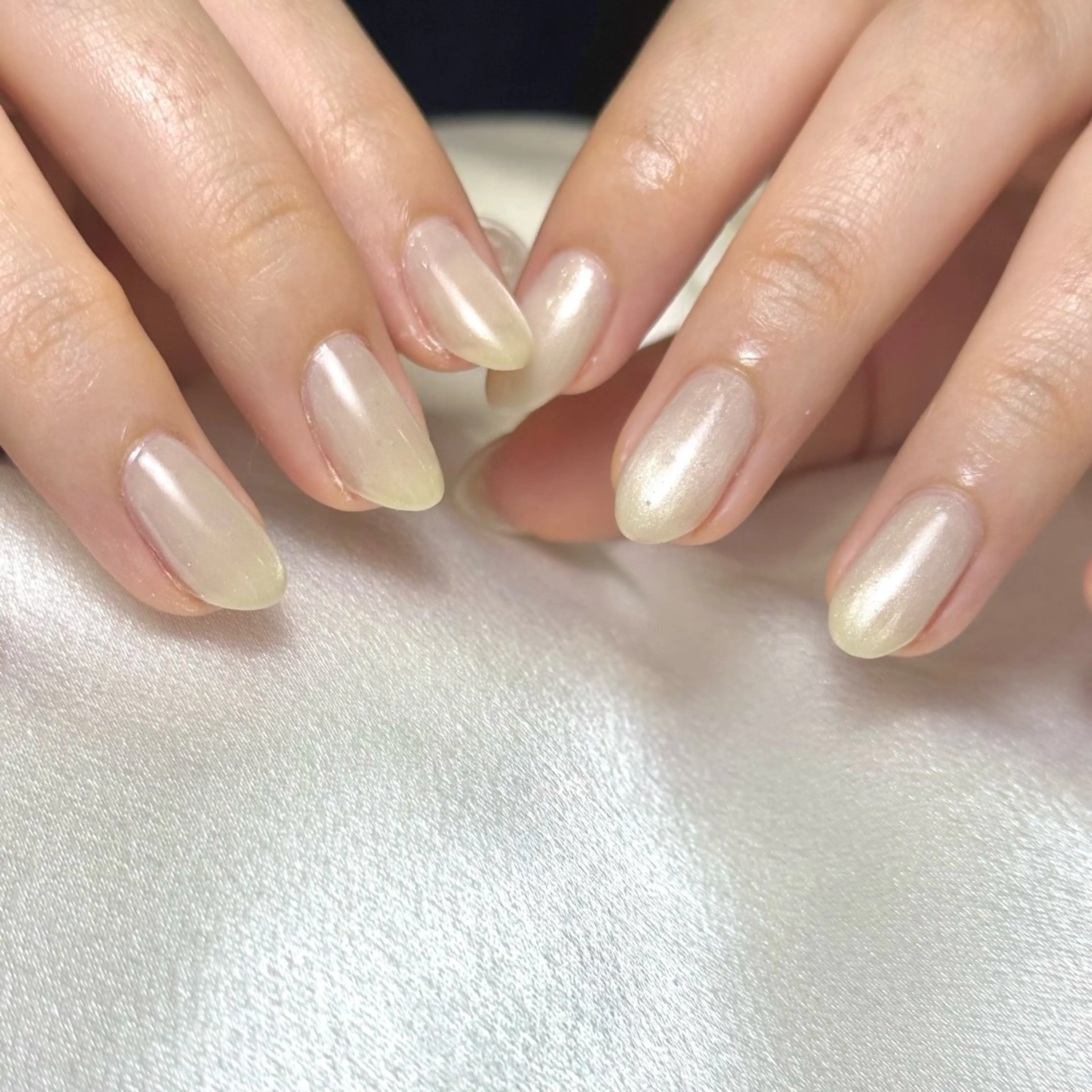 ネイル マグネットネイル マグネットワンカラー ワンカラーネイル ホワイト ハンドネイル nail room 5890  noaのネイルデザイン