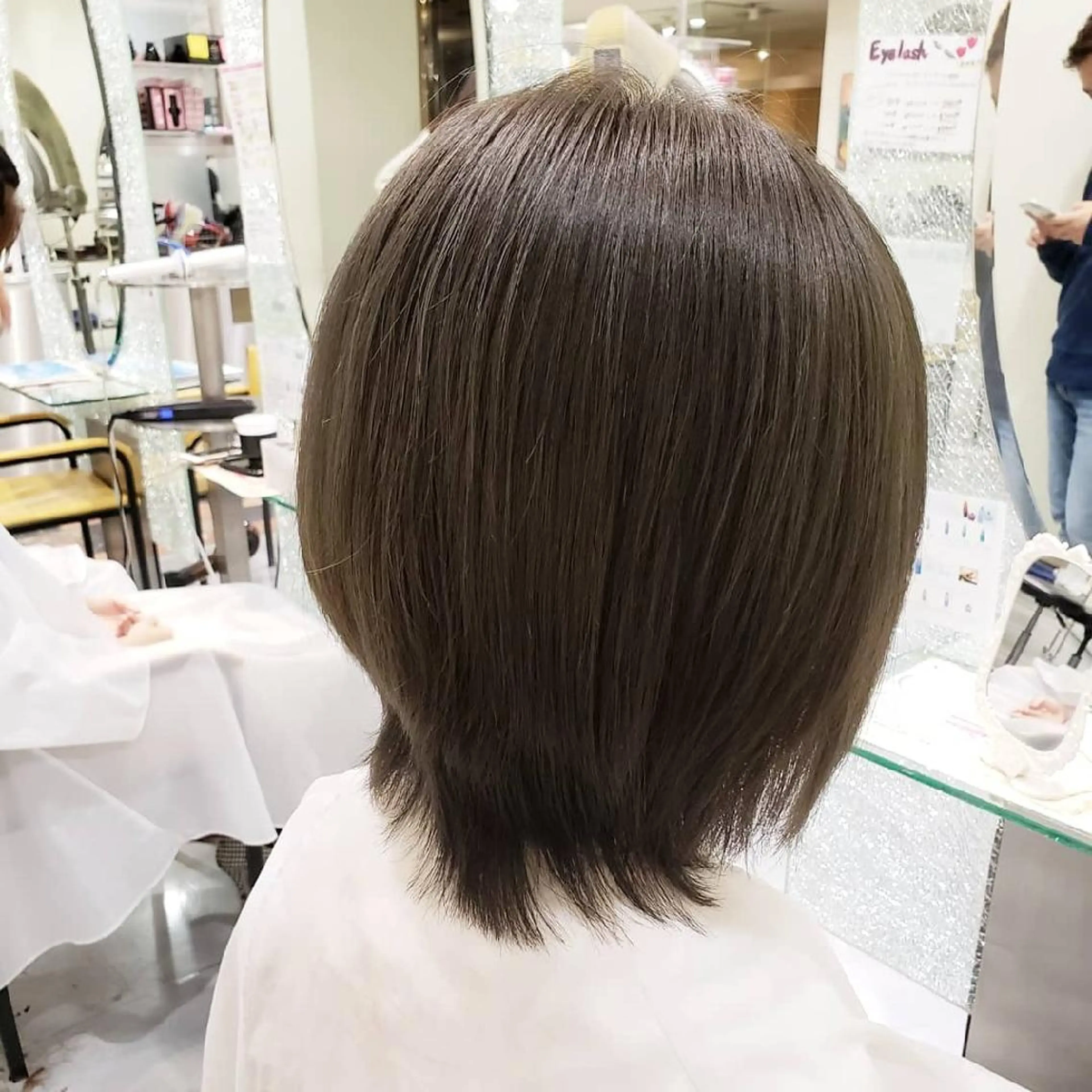 ミディアム カラー アッシュ ブリーチ EMANON名古屋所属・美谷添（ミヤゾエ） まどか大人ヘアサロンのヘアスタイル
