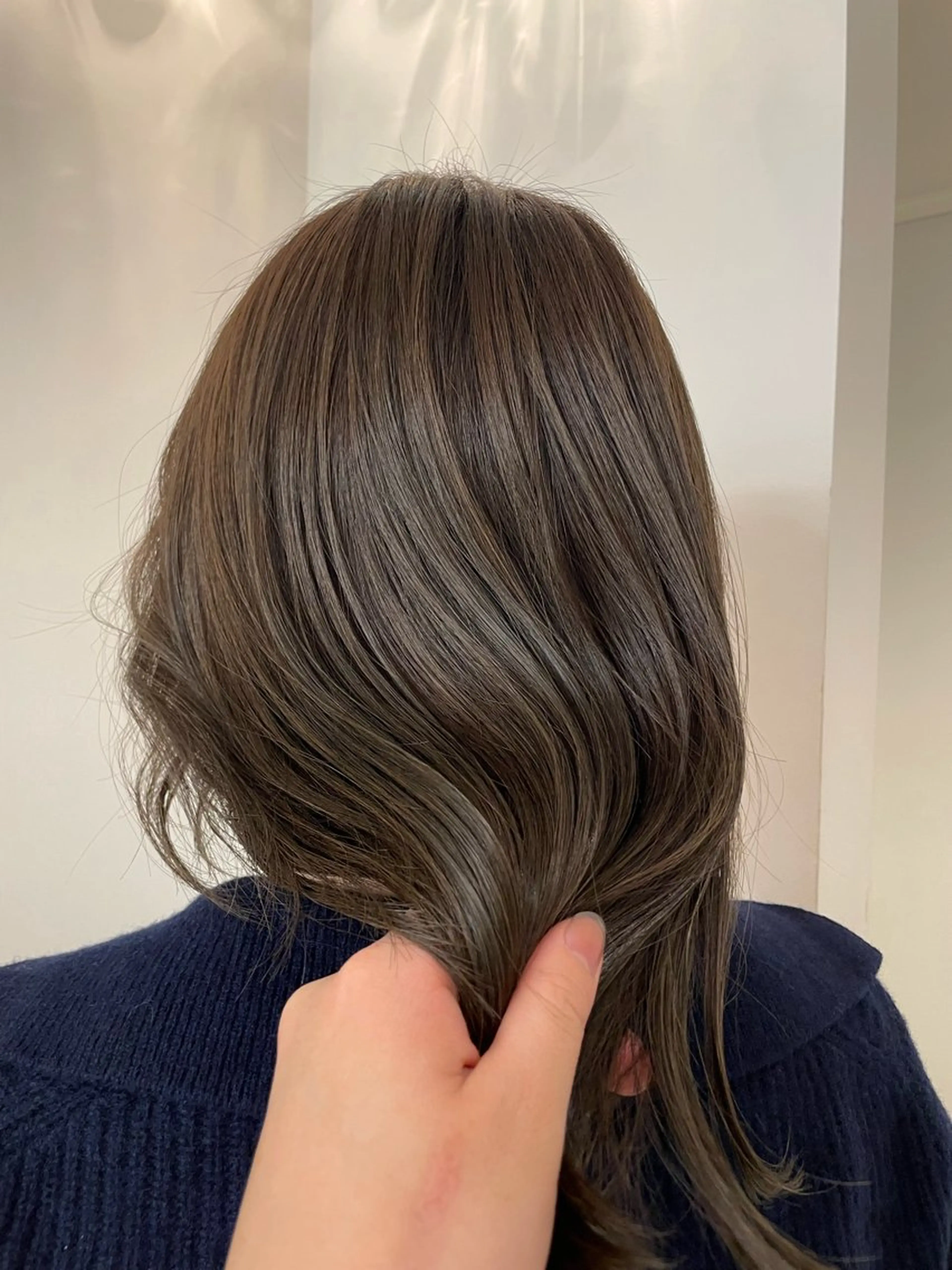 ミディアム リカ/ハイトーン ・オリーブ🍀のヘアスタイル