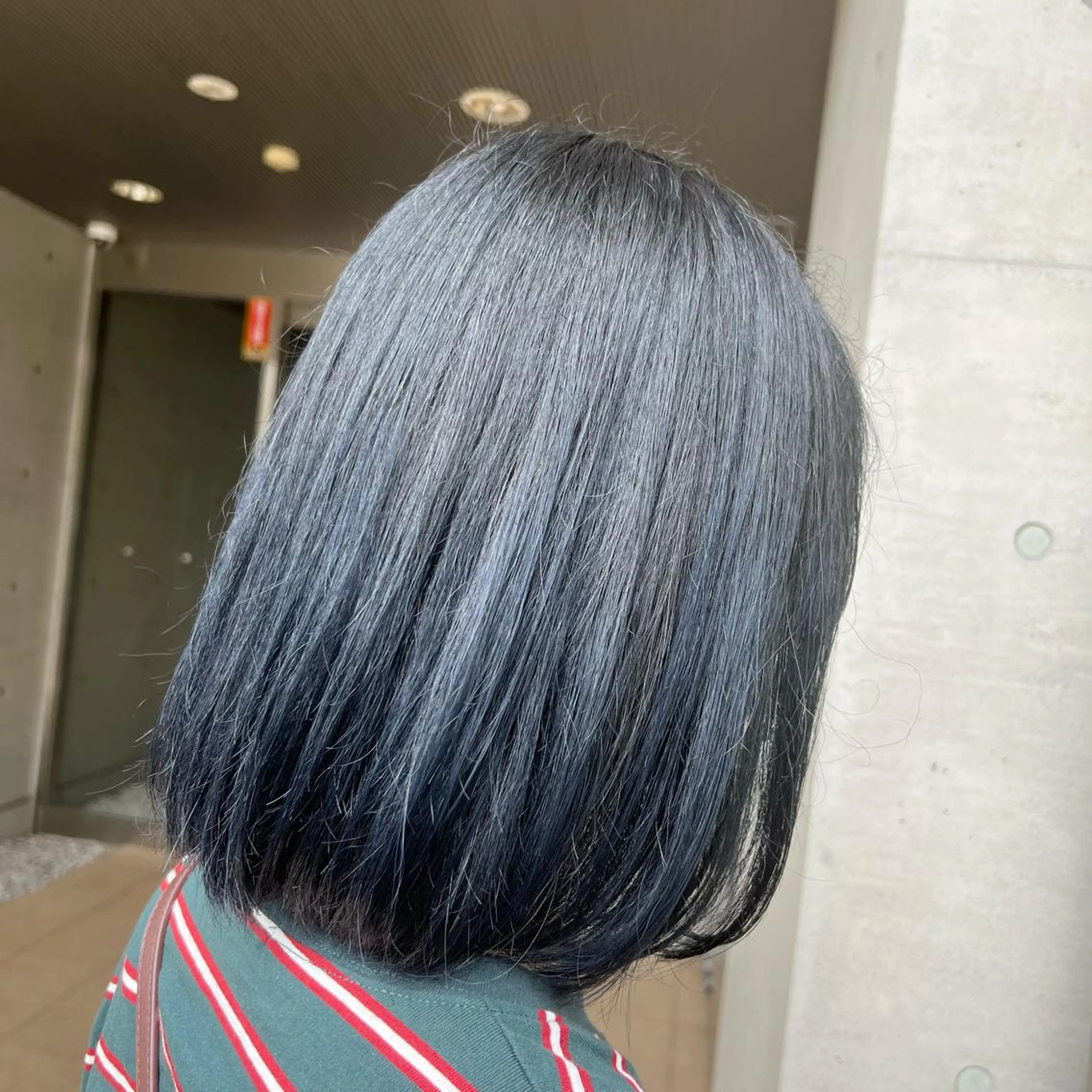 カラー 黒髪 ブルーカラー ブルーブラック ヘアカラー トリートメント stylist 🐶内藤 成香のヘアスタイル