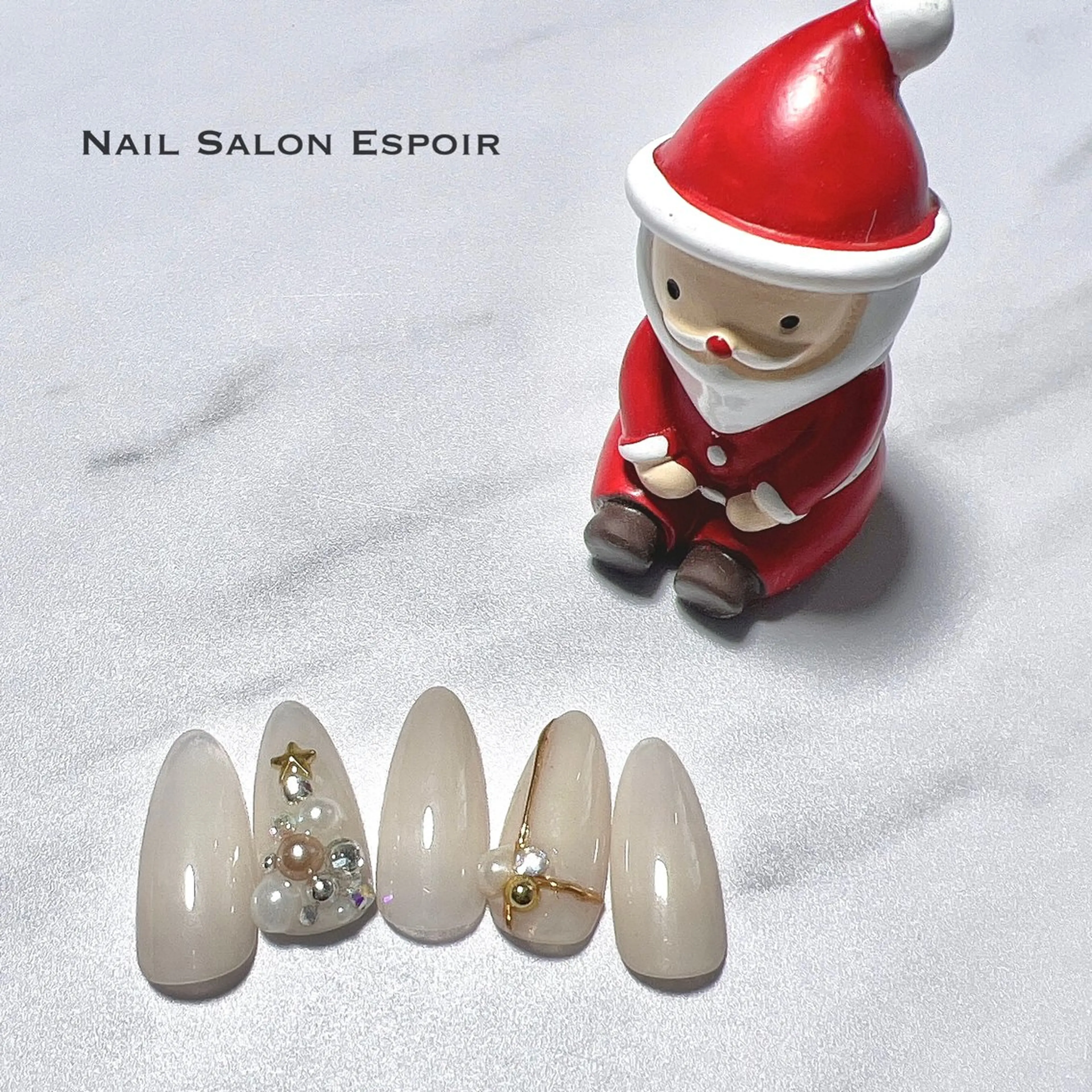ネイル ストーンネイル 冬ネイル クリスマス ハンドネイル Nail Salon Espoir所属・上條 優希のネイルデザイン