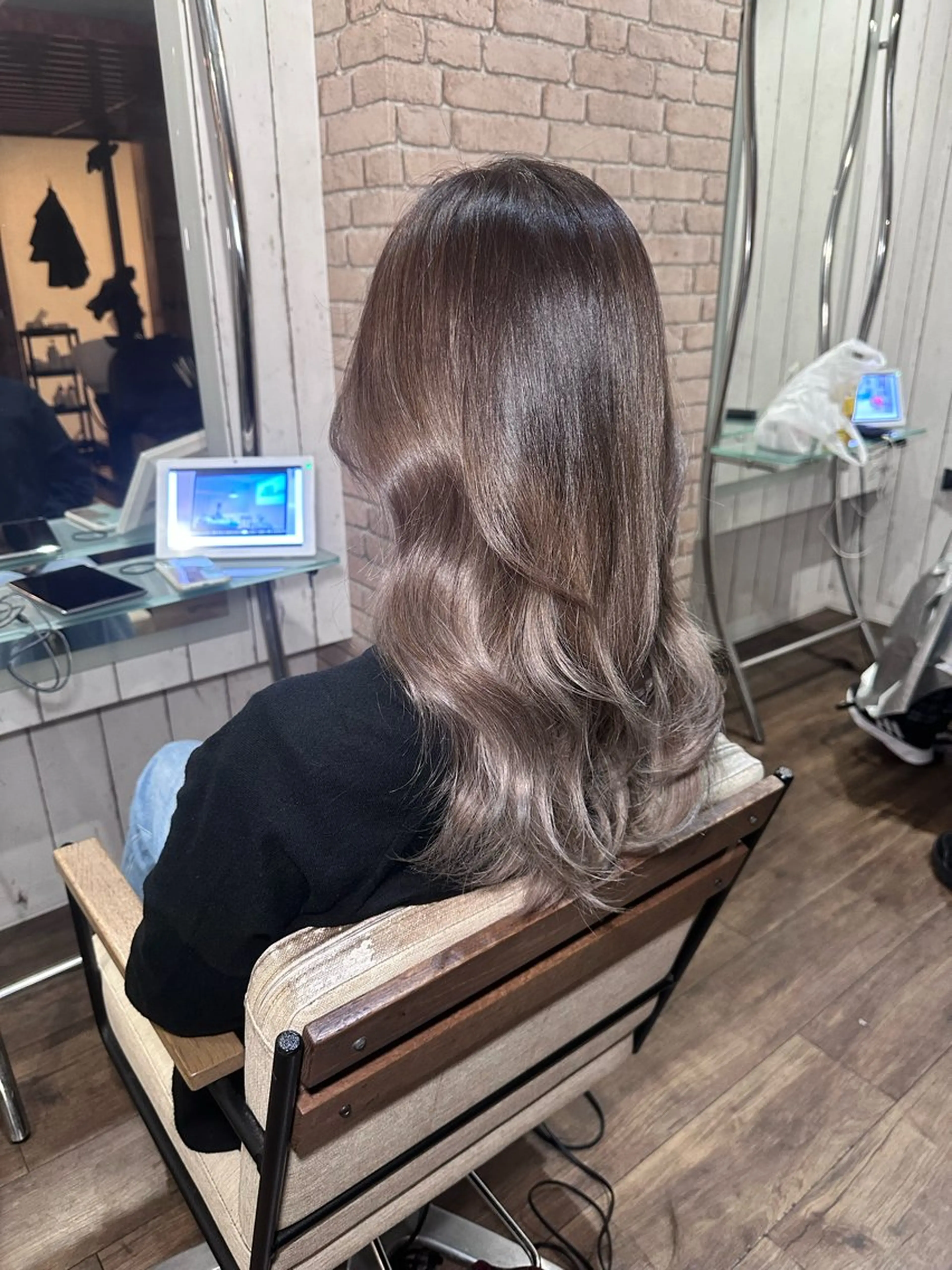 ロング カラー ヘアアレンジ MiU所属・韓国×髪質改善×美髪 縮毛矯正×レイヤーのヘアスタイル