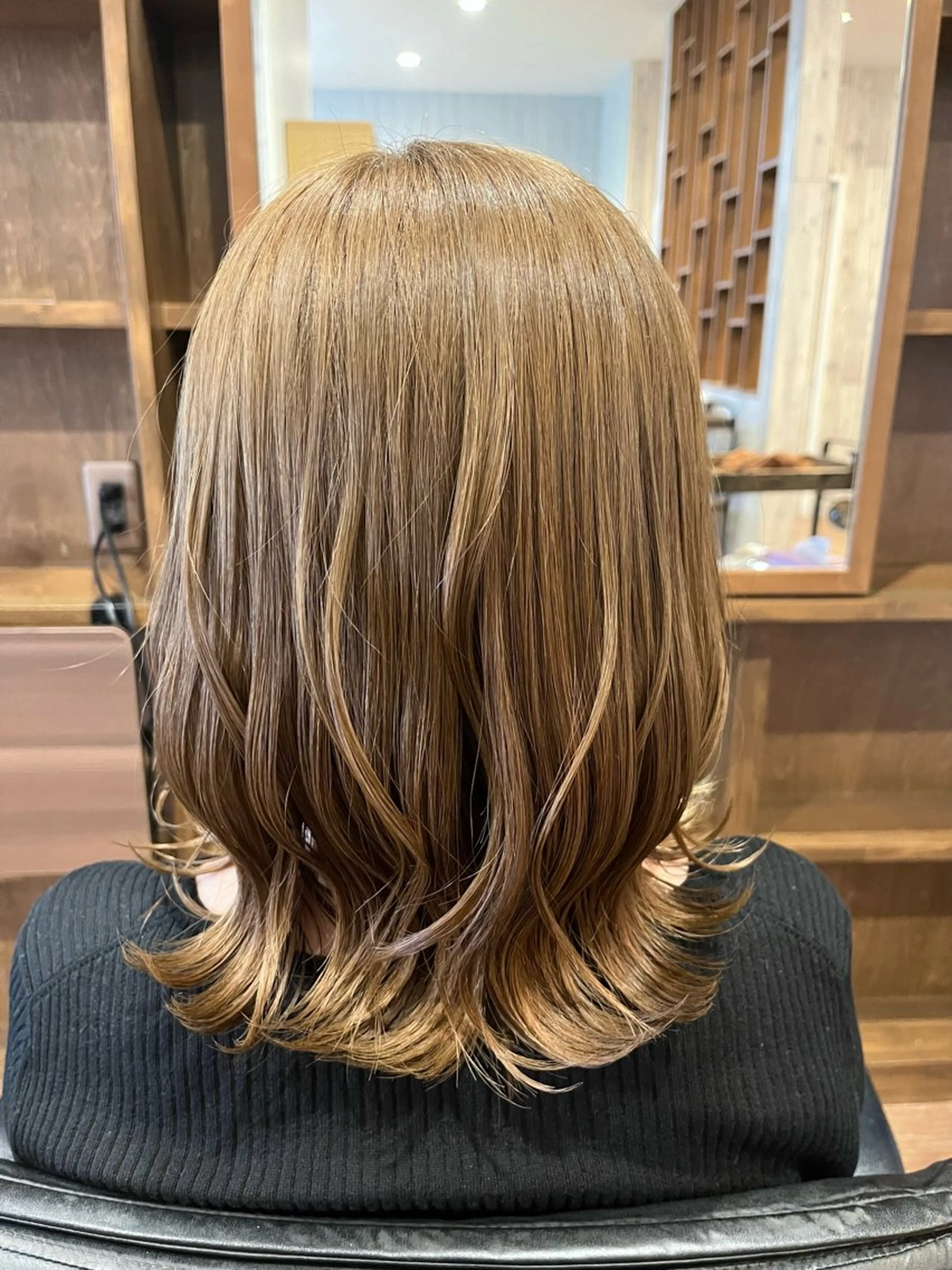 ミディアム カラー ヘアカラー Skovla Spangle (シュカブラ スパングル)所属・しのざき はなのヘアスタイル