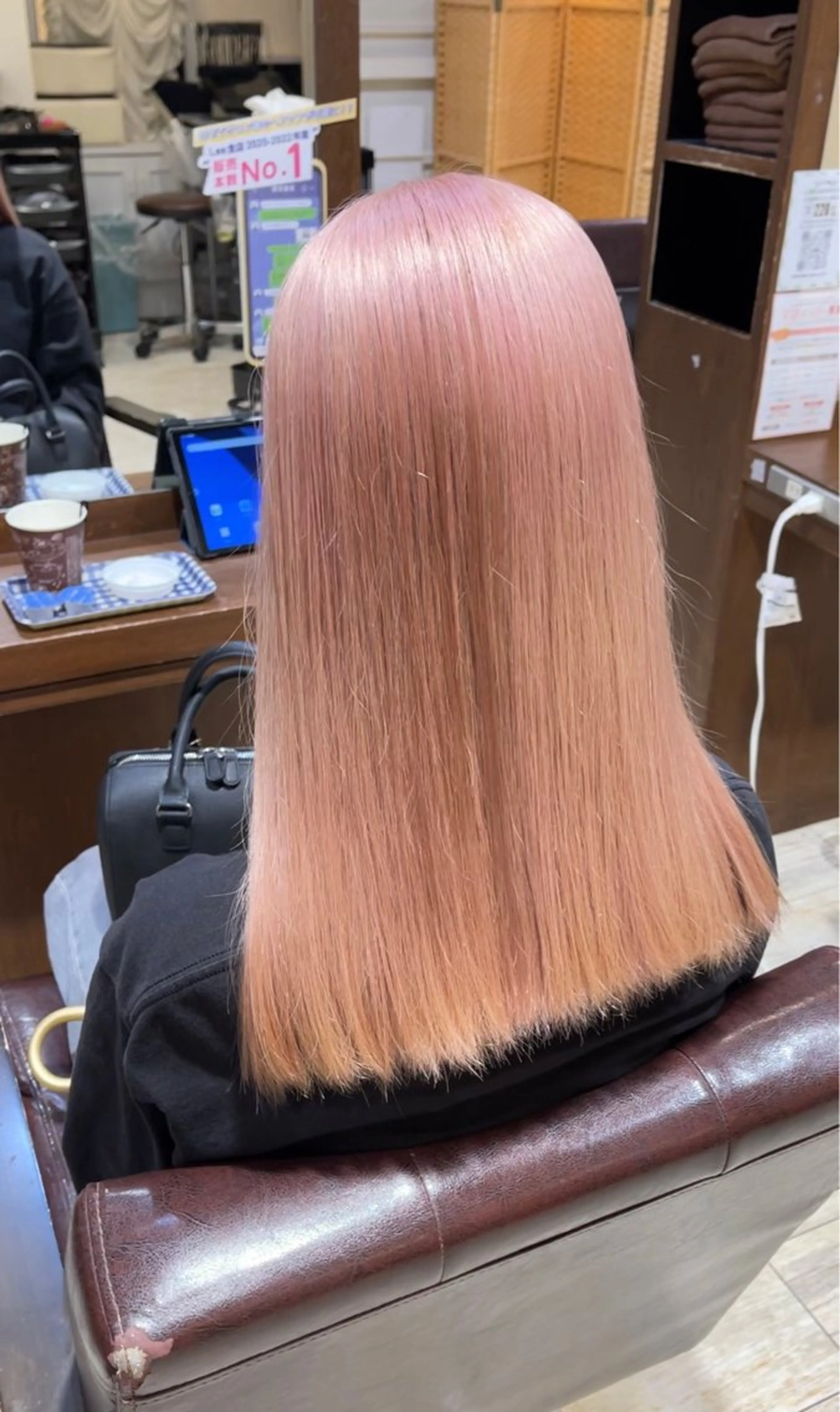 ミディアム カラー ブリーチ カット ヘアカラー トリートメント Che'ri所属・海外レイヤー/ レイヤーカット/和田のヘアスタイル