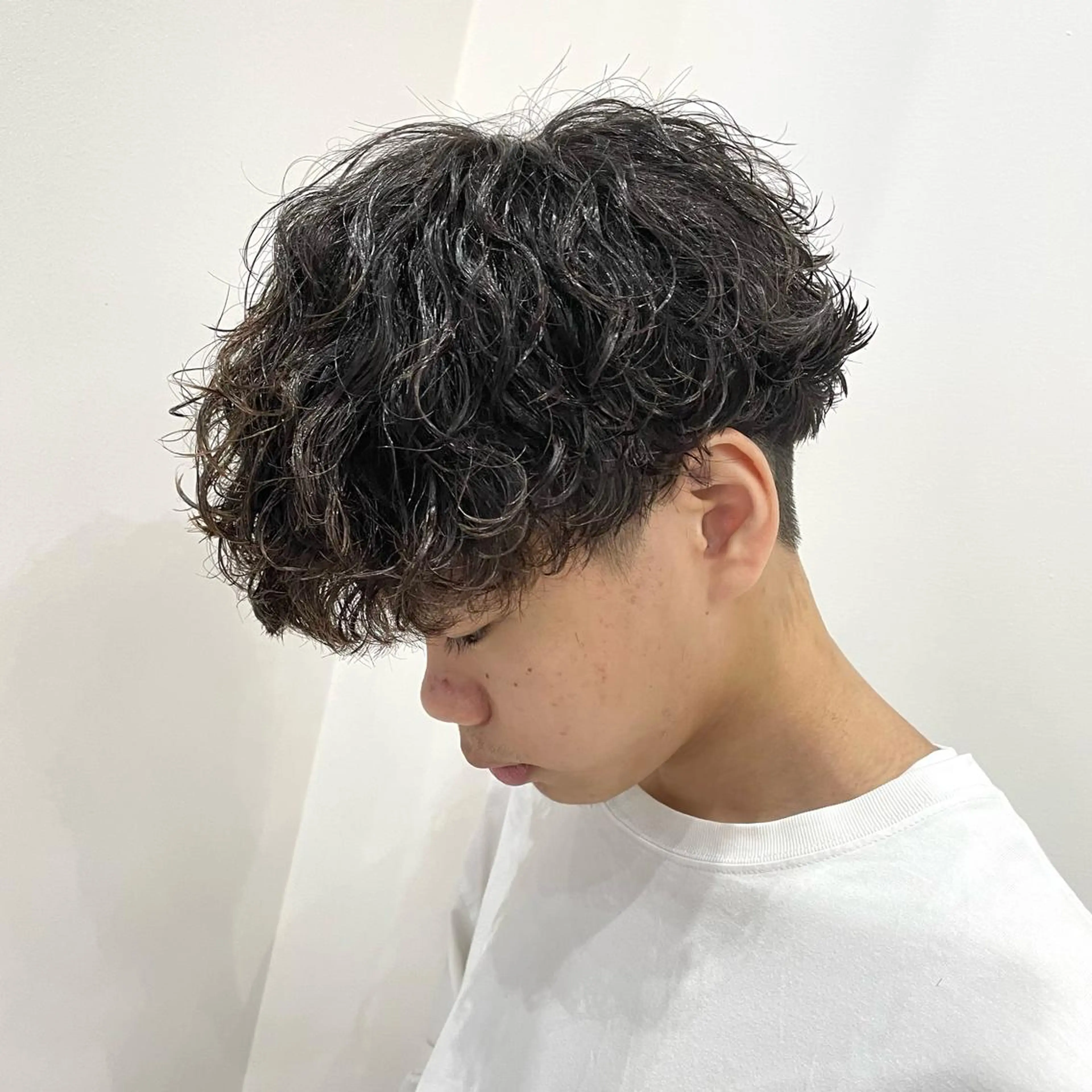 ミディアム パーマ メンズ カット パーマ 🔥縦落ちツイスパ 🔥鈴木健紀のヘアスタイル