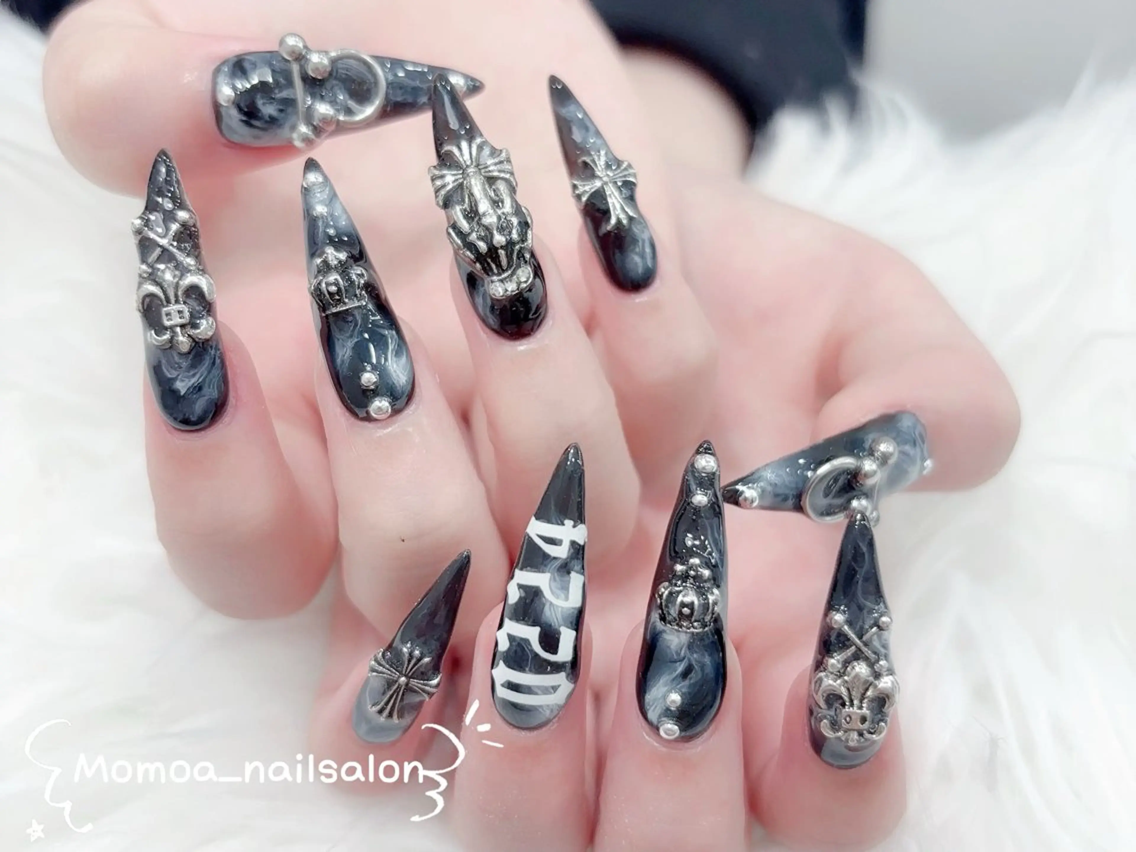 ネイル 成人式 ロングネイル マグネットネイル 大理石ネイル(マーブル) リボン ハンドネイル Momoa nail salon所属・MoMoA Nail ネイル長さ出し専門店のネイルデザイン