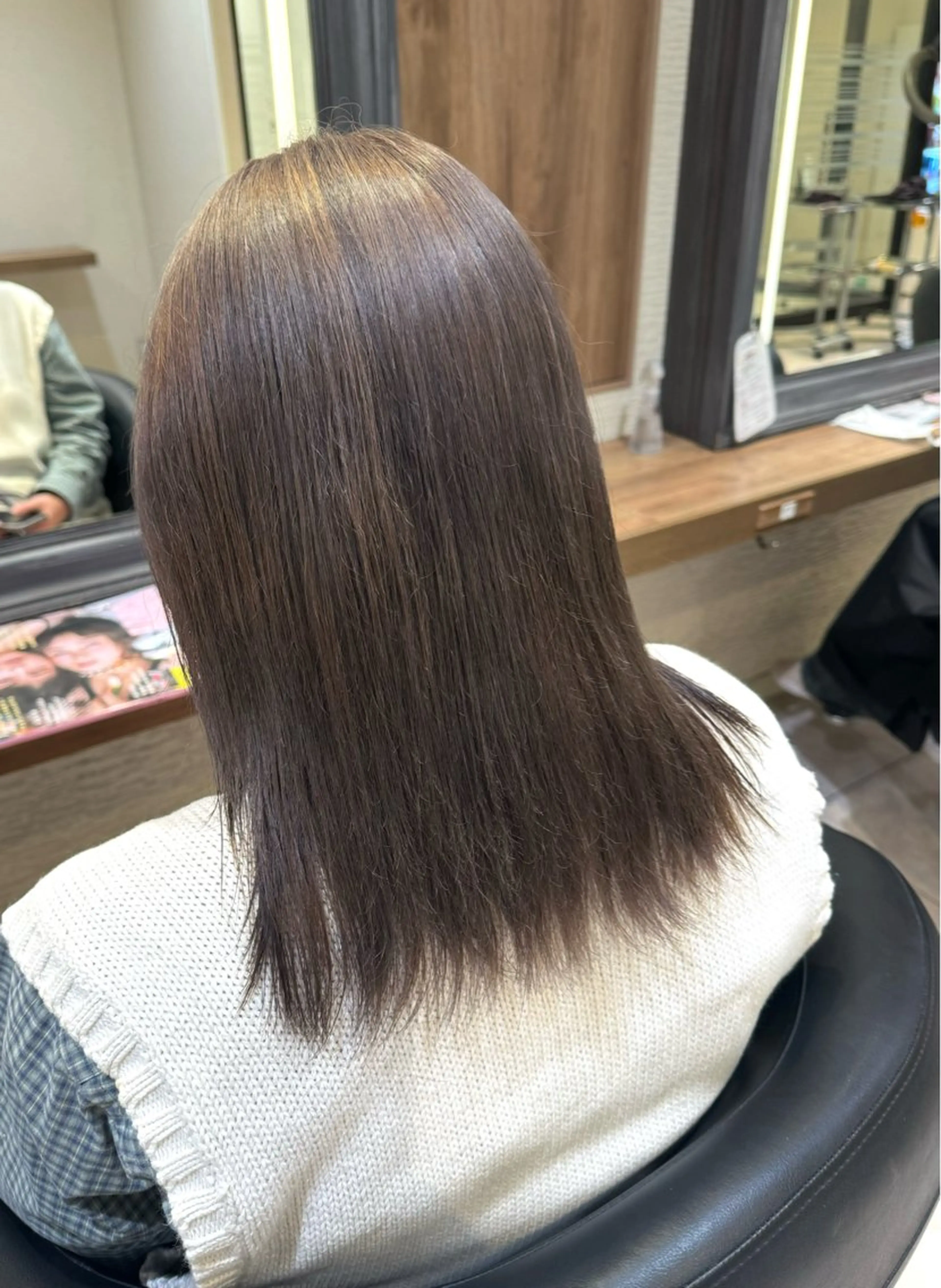 ミディアム カラー ヘアカラー トリートメント さら艶ストレート 🩶Suzuneのヘアスタイル