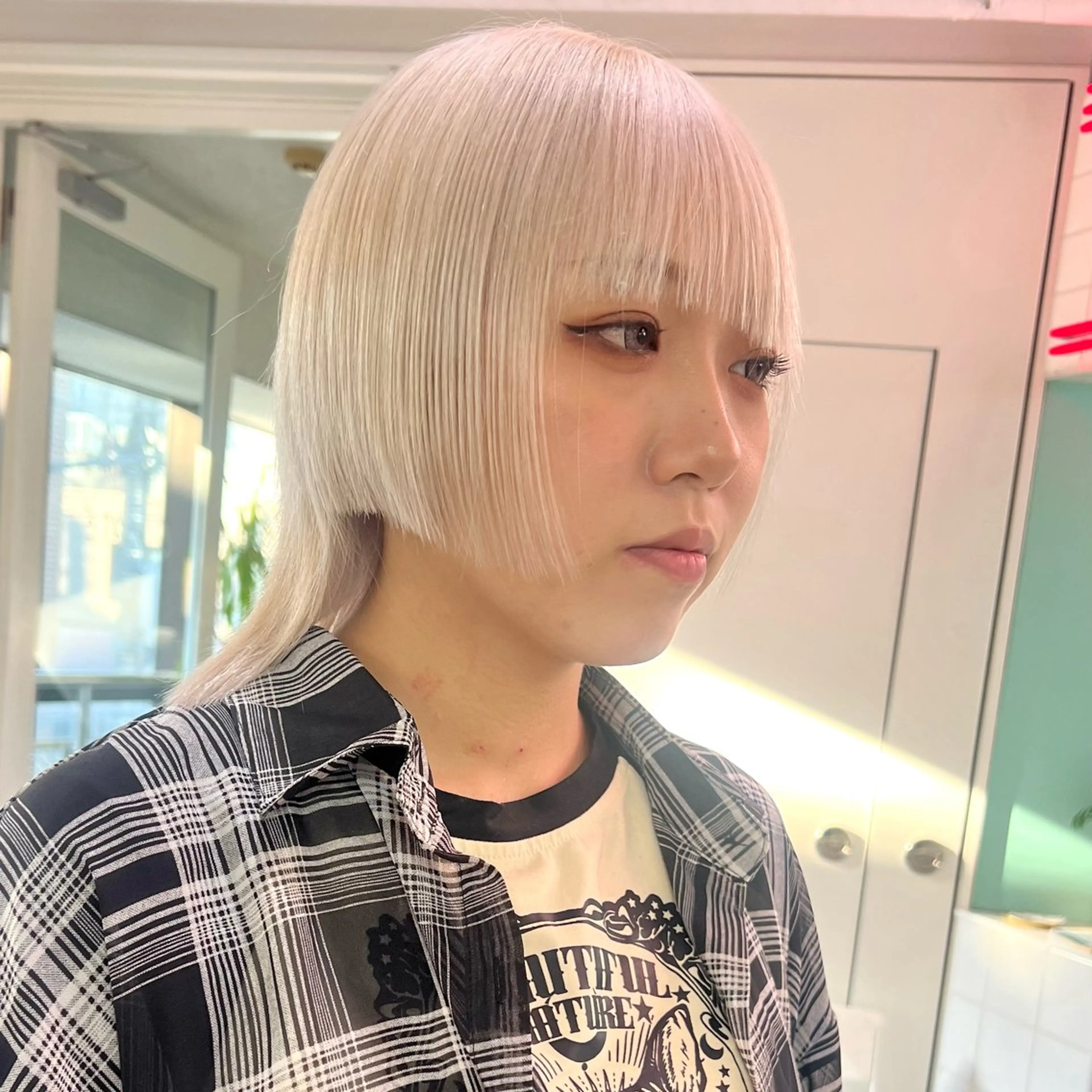 ショート カラー ヘアアレンジ キッズ カット ヘアカラー 🧨ブリーチー×ボブ レイヤー💎じゅえるのヘアスタイル