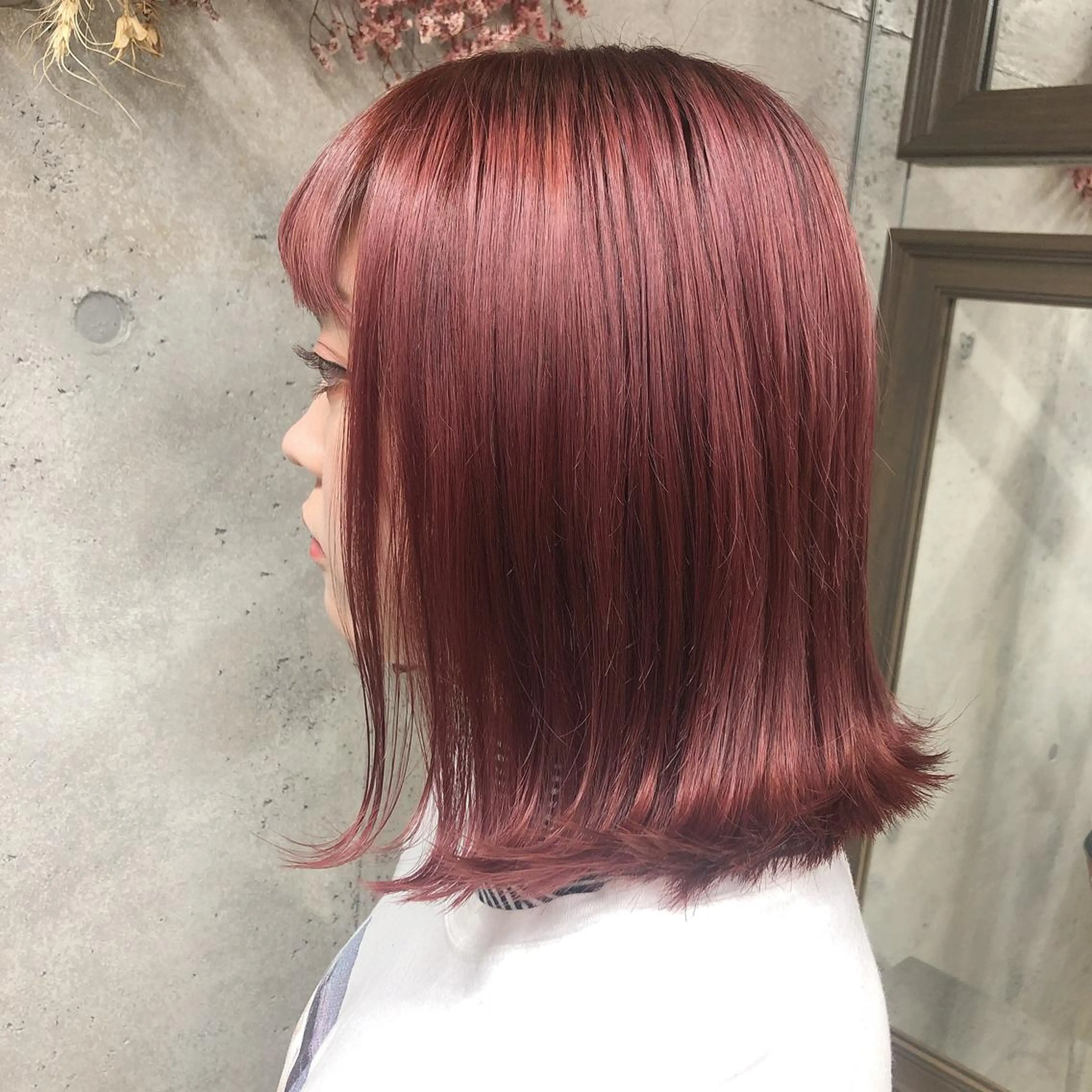 セミロング カラー レッドカラー wakana 【ブリーチカラー】のヘアスタイル