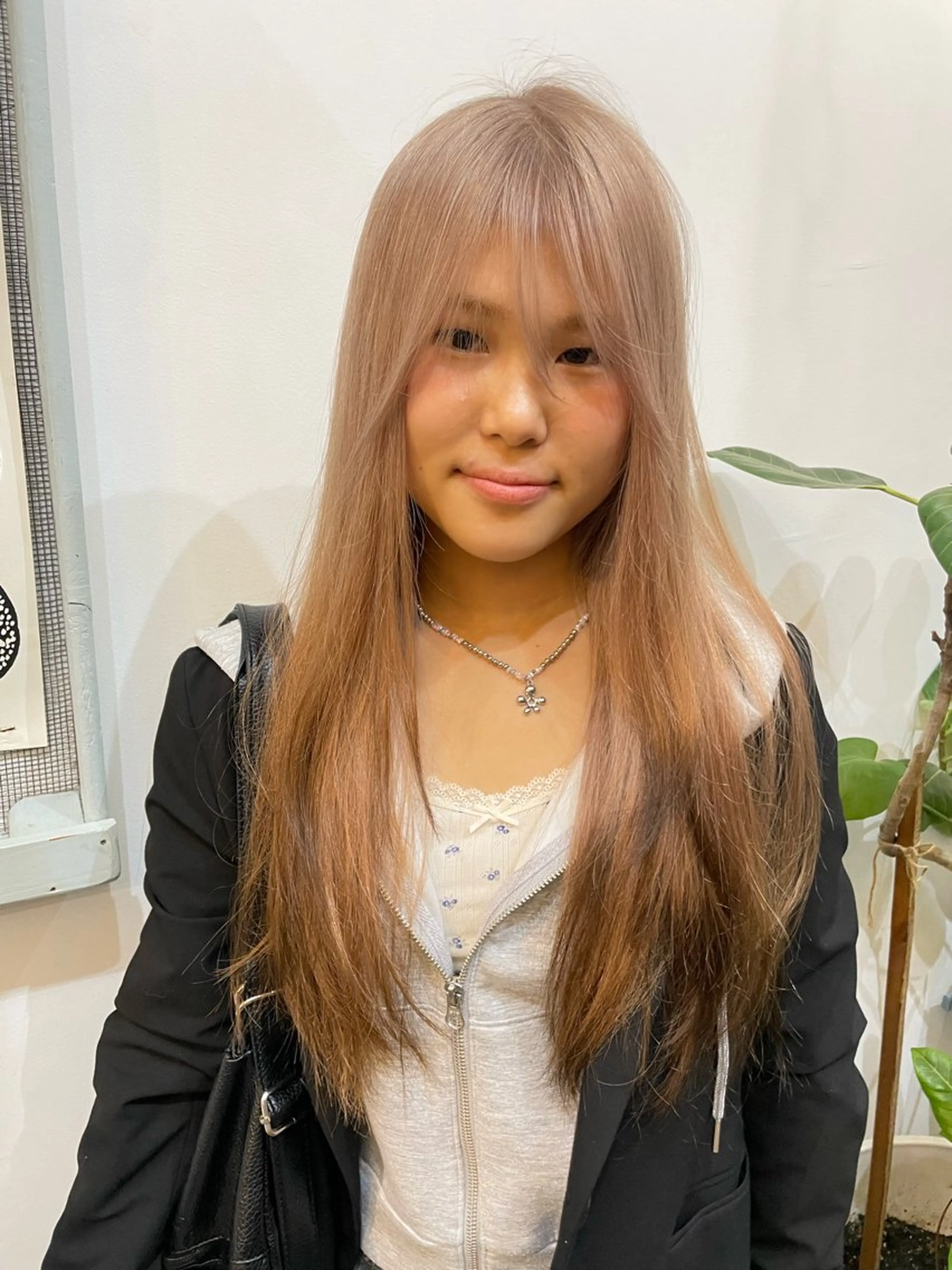 ロング カラー 金尾 凜のヘアスタイル