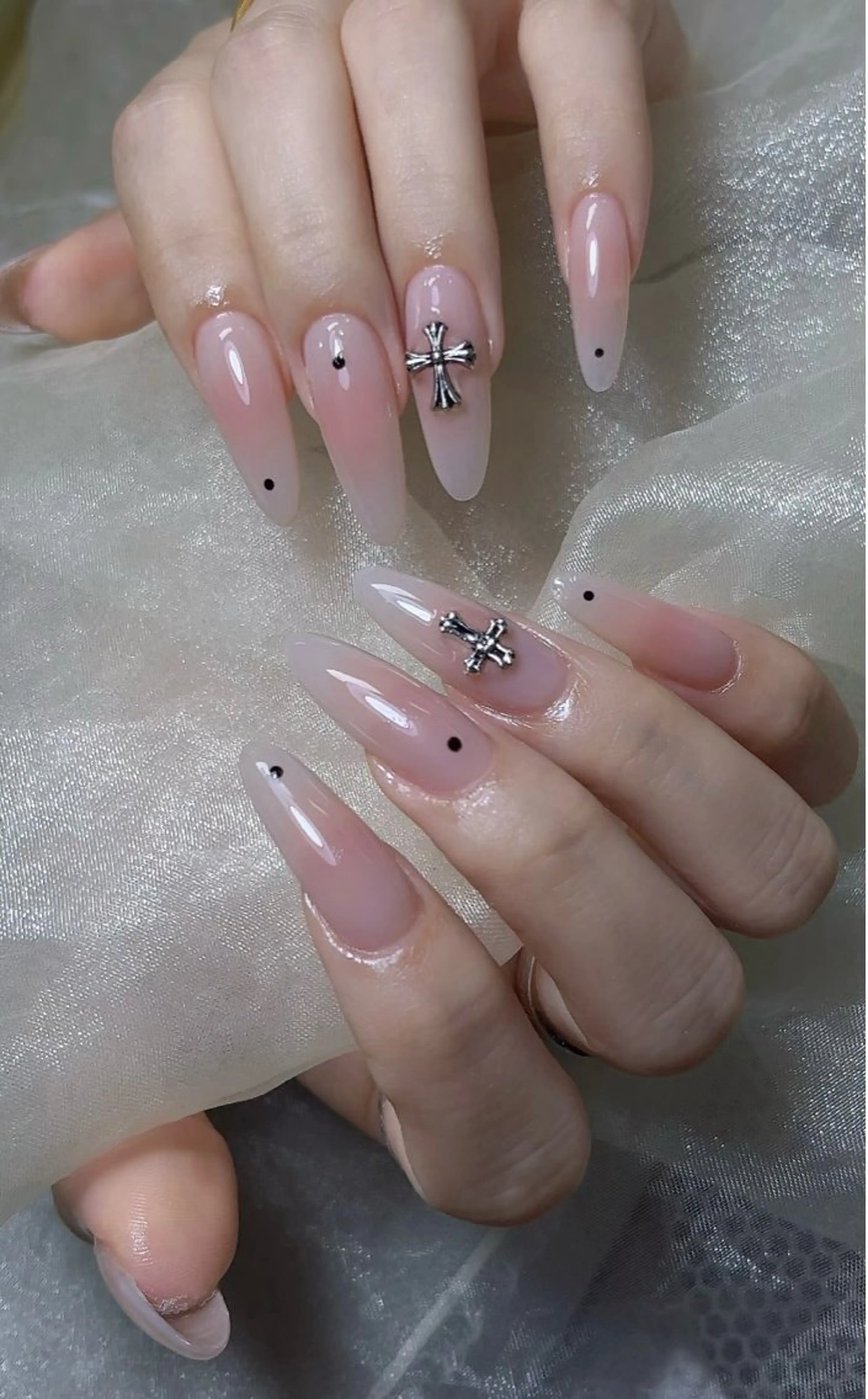 ネイル アートネイル チークネイル 長さ出し フラッシュネイル キラキラネイル ハンドネイル ハンドケア for you.Nail Salon所属・For you. Nail Salonのネイルデザイン