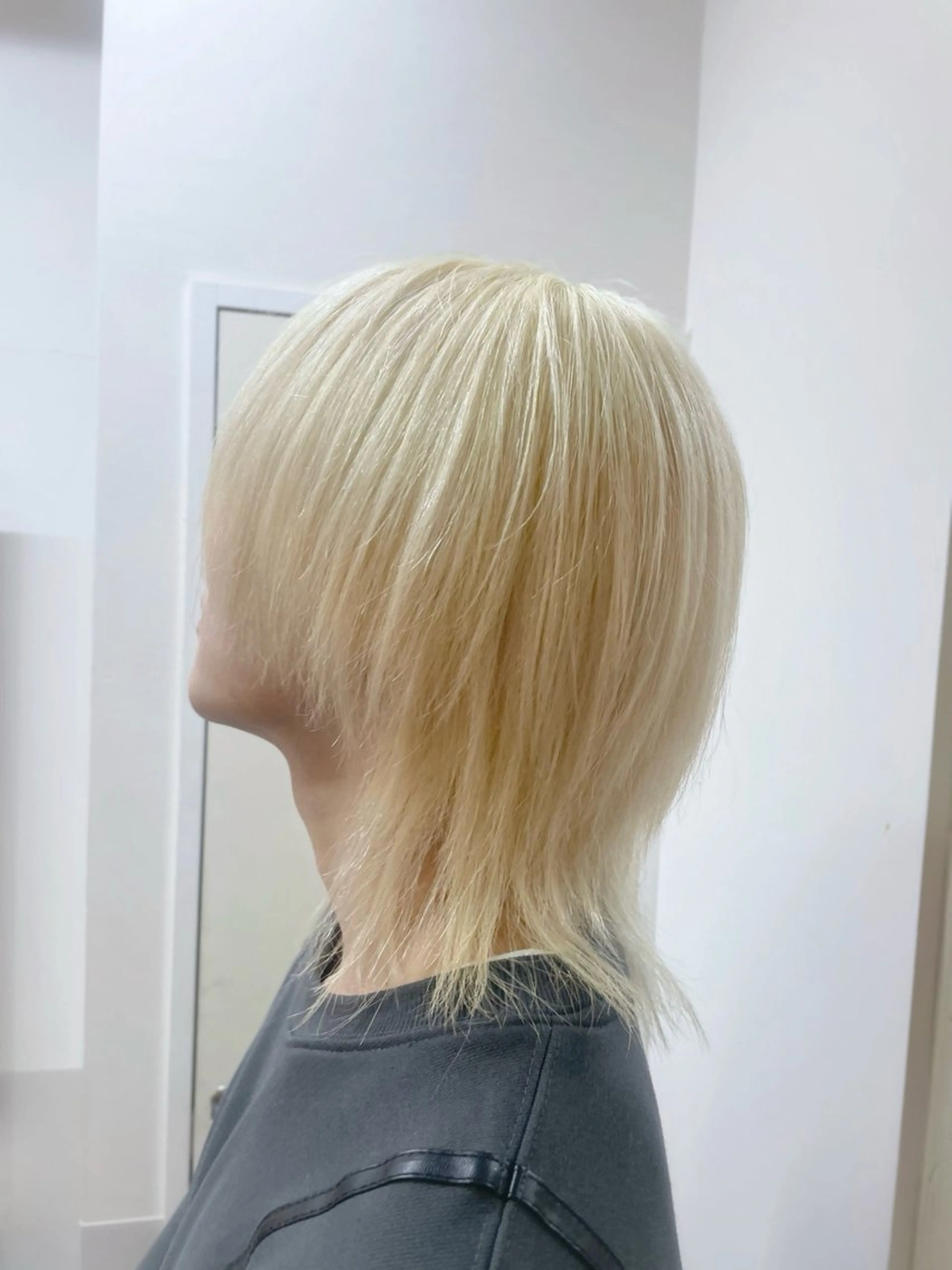 ミディアム カラー メンズ メンズブリーチ ブリーチ ブロンド カット ヘアカラー トリートメント EMANON新宿南口所属・🦄中性ウルフ ☁️Shiori🦄のヘアスタイル