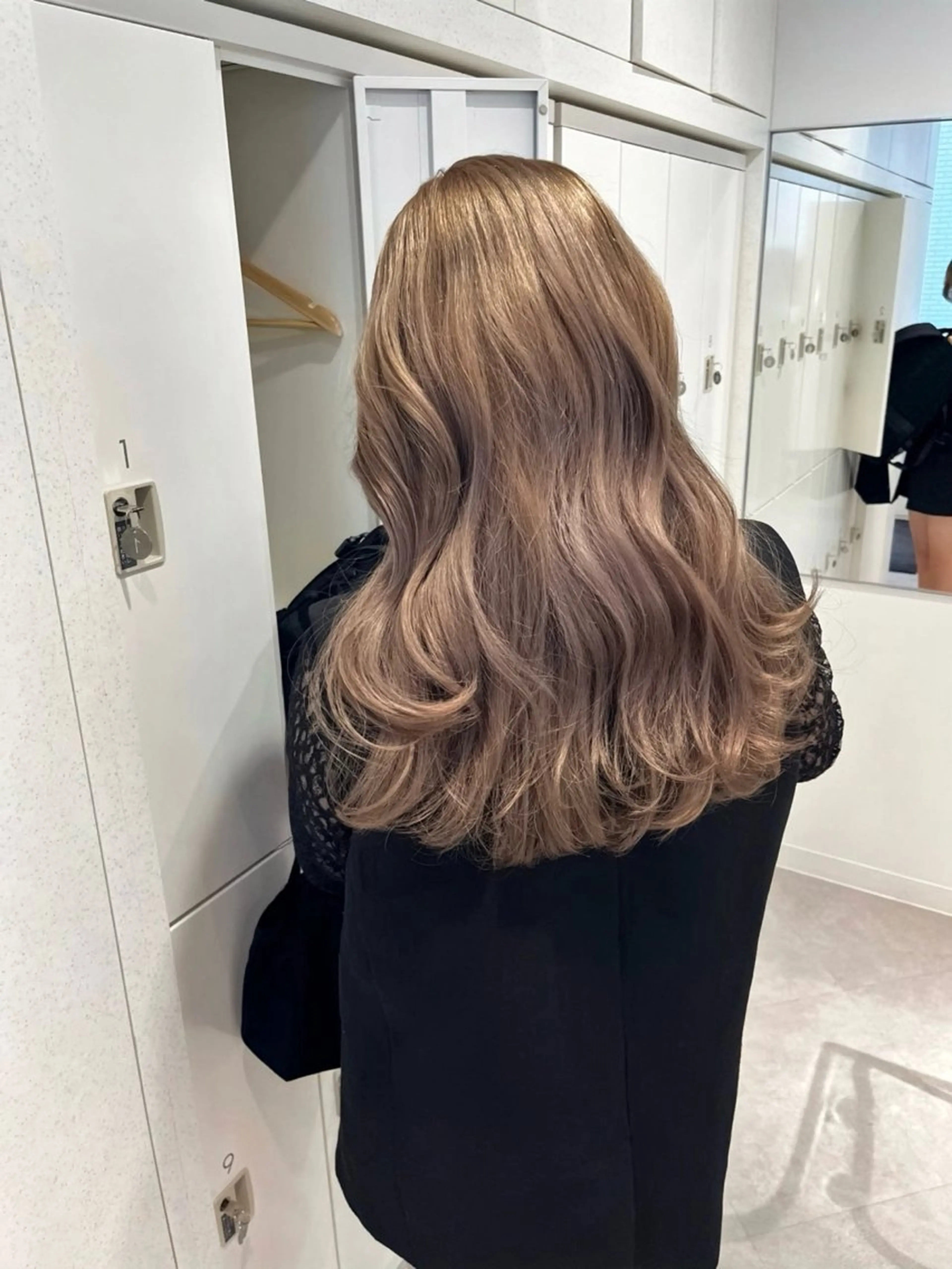 ロング カラー ベージュカラー ブリーチ ケアブリーチ ハイトーンカラー カット ヘアカラー トリートメント 韓国レイヤー/新宿/ 髪質改善/岡崎のヘアスタイル