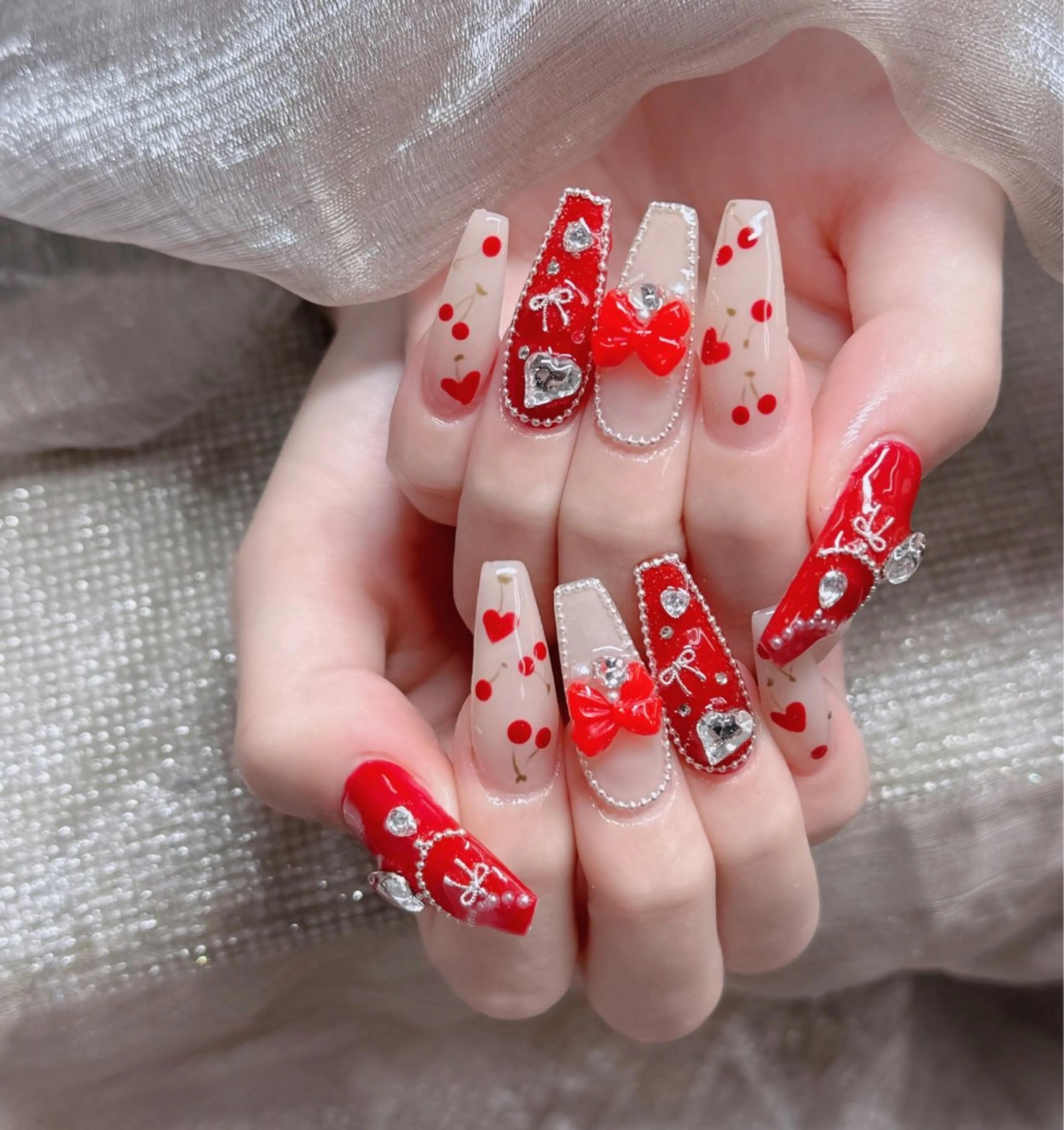 ネイル オーロラネイル フレンチネイル ジェルネイル ハロウィン キラキラネイル H.baby Nail Salon所属・H.baby Nail Salonのネイルデザイン