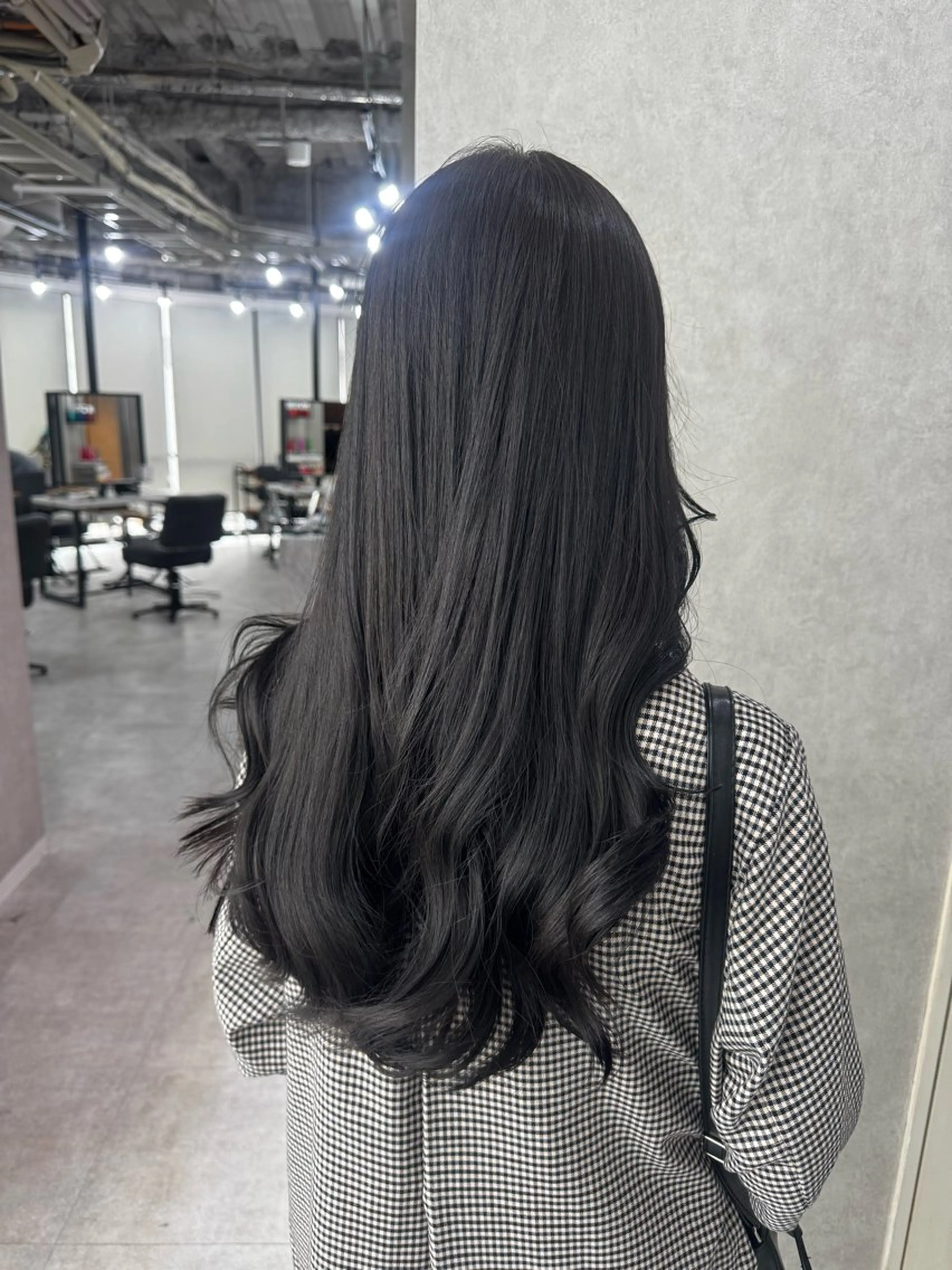 ロング カラー アッシュ アッシュブラウン ベージュカラー 黒髪 ブリーチ カット ヘアカラー トリートメント 赤み無し柔らかカラー 【梅田】madokaのヘアスタイル