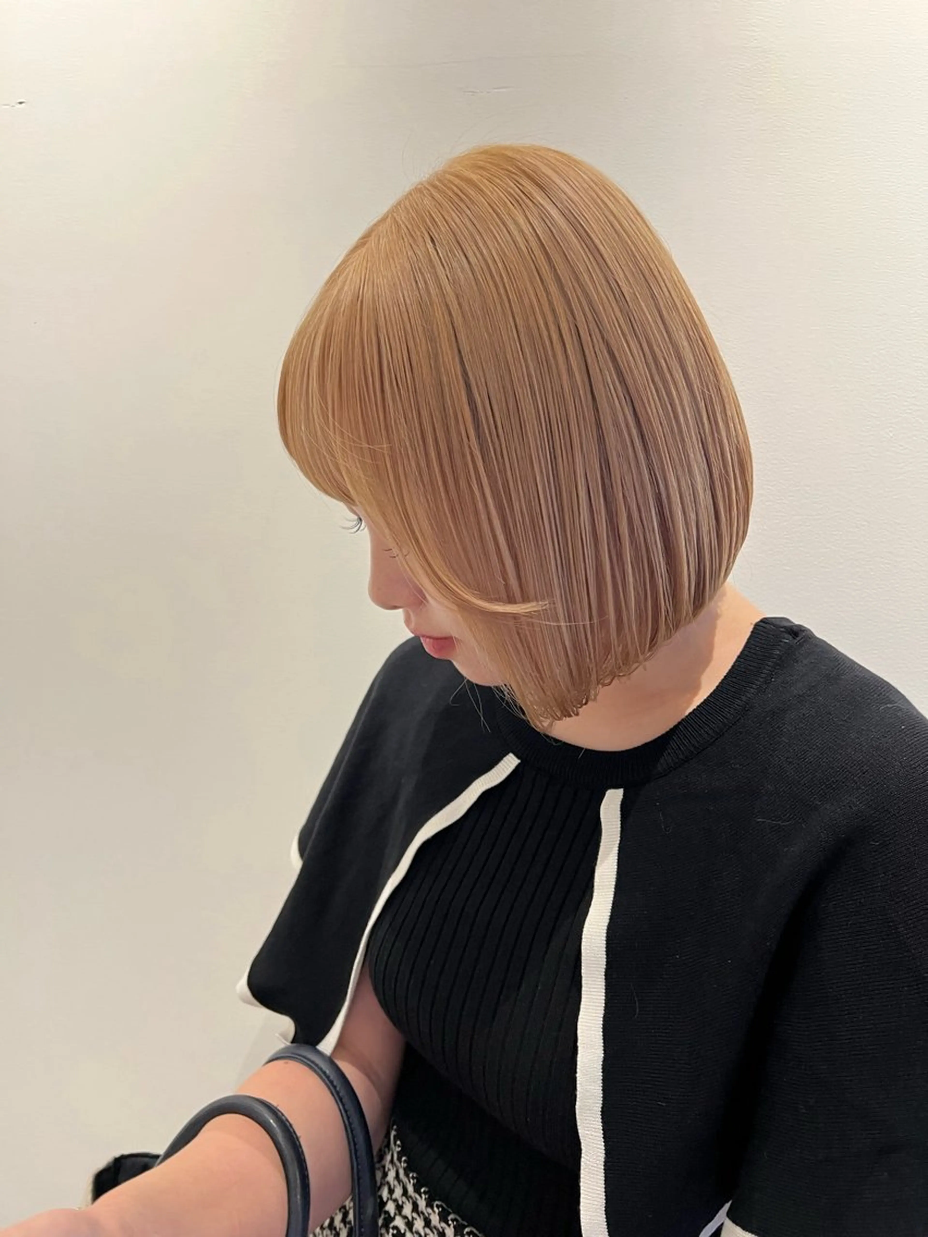ショート カラー 色落ち可愛い艶ハイト ーン🧊AZUKIのヘアスタイル