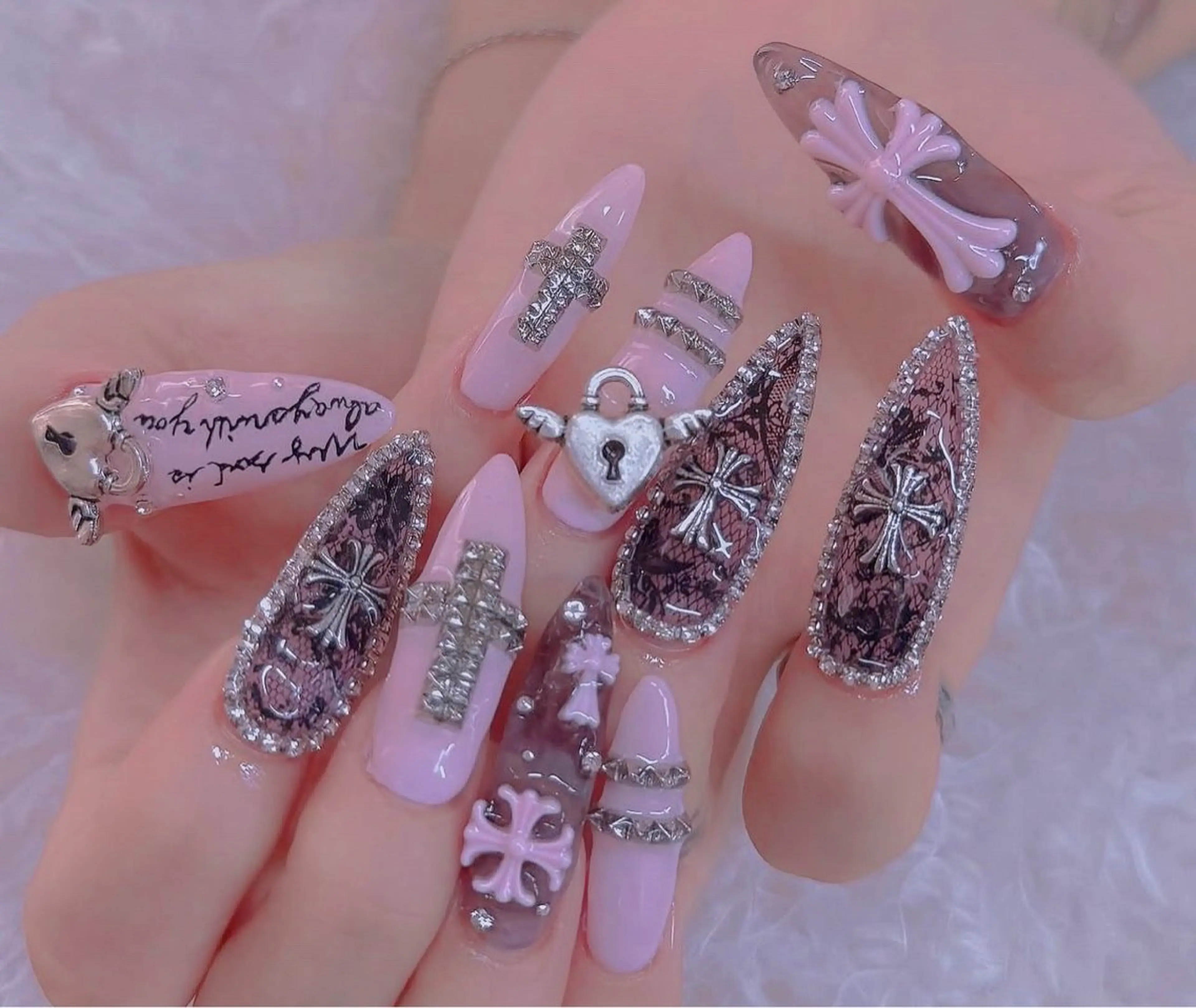 ネイル オーロラネイル フレンチネイル グラデーション 氷ネイル・うるうるネイル キラキラネイル ハンドネイル H.baby Nail Salonのネイルデザイン