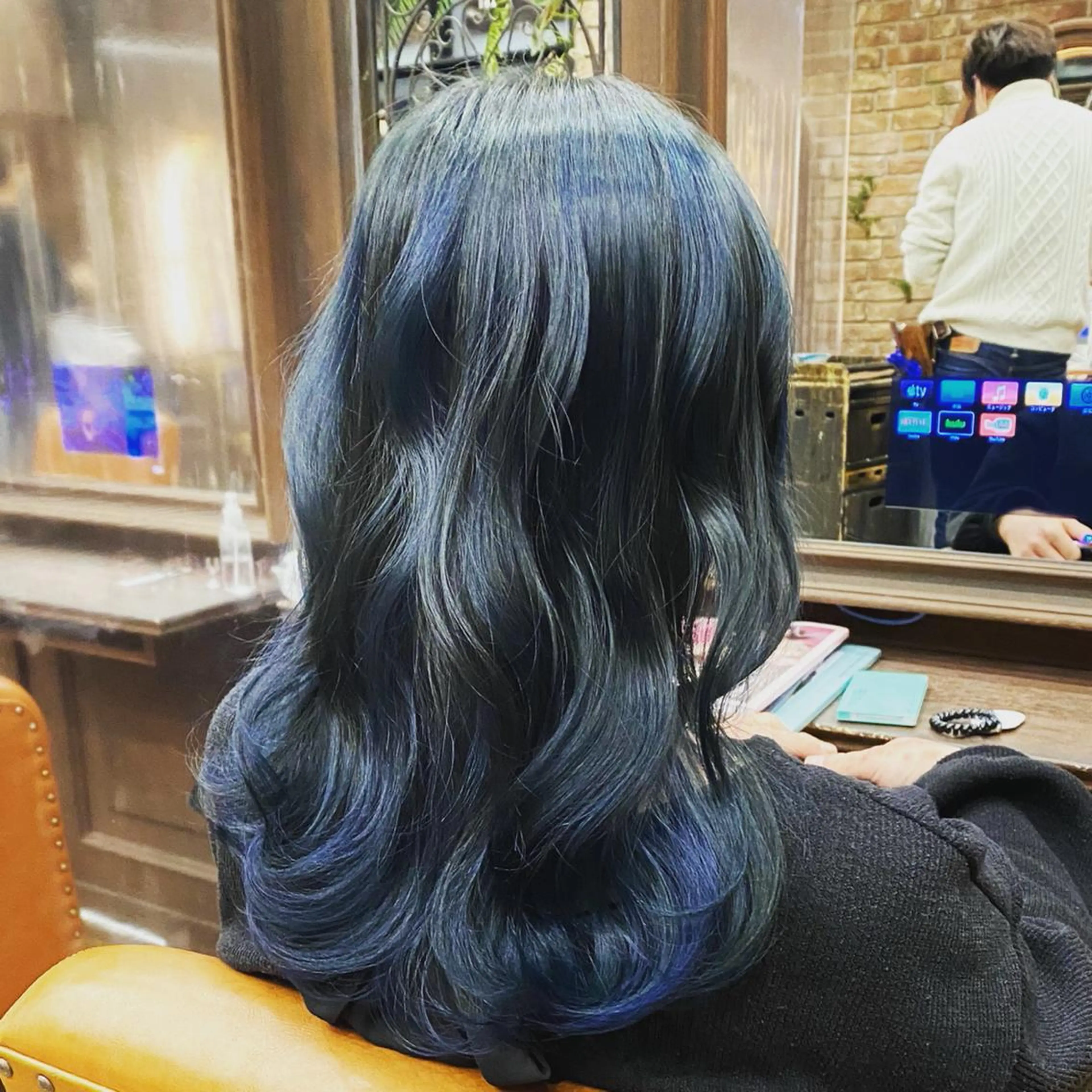 セミロング カラー Helm所属・久次米 智人のヘアスタイル
