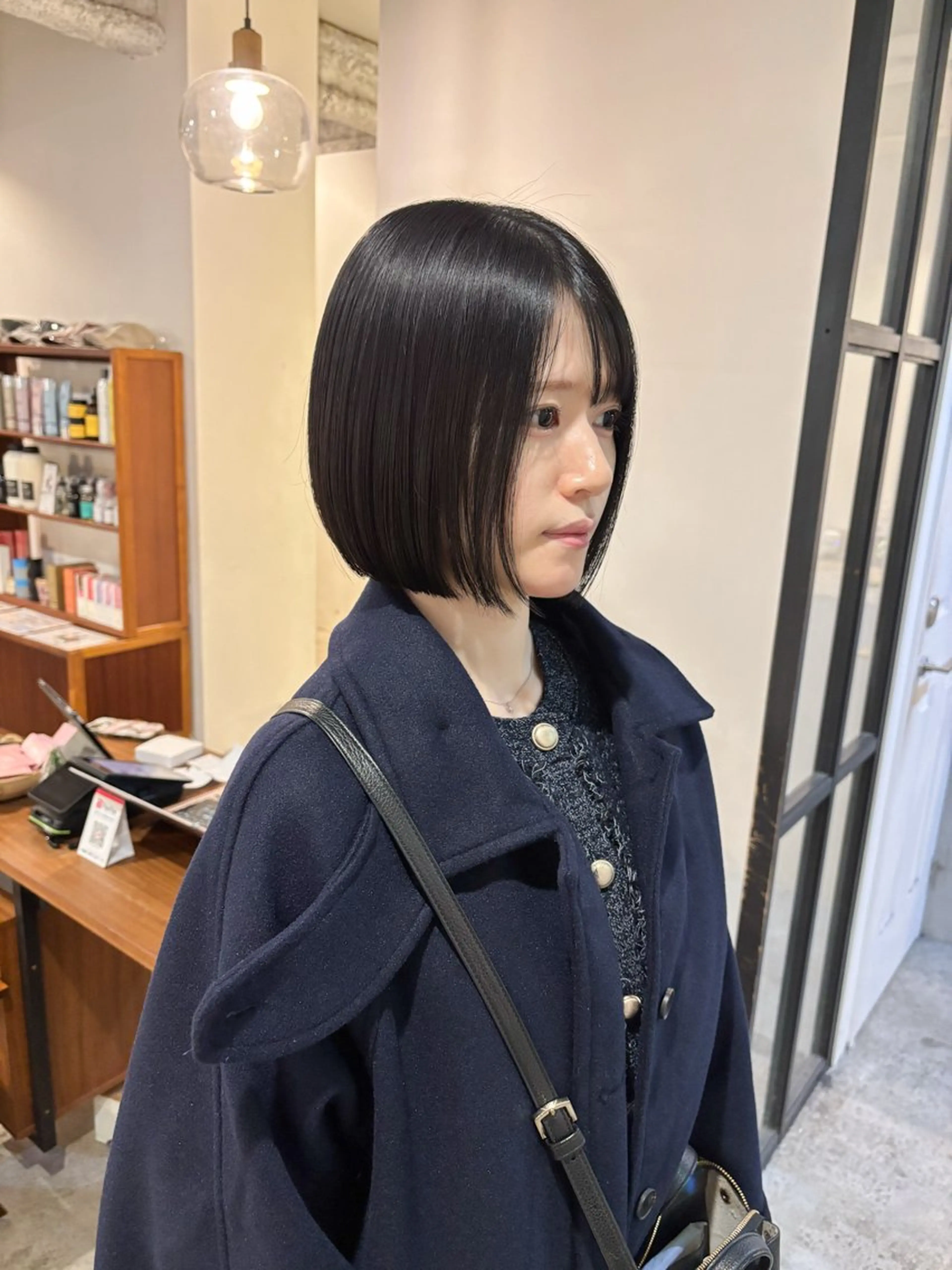 ショート カラー 黒髪 ブルーカラー ブルーブラック ボブ カット ヘアカラー トリートメント Takuma Suzuki中目黒のヘアスタイル