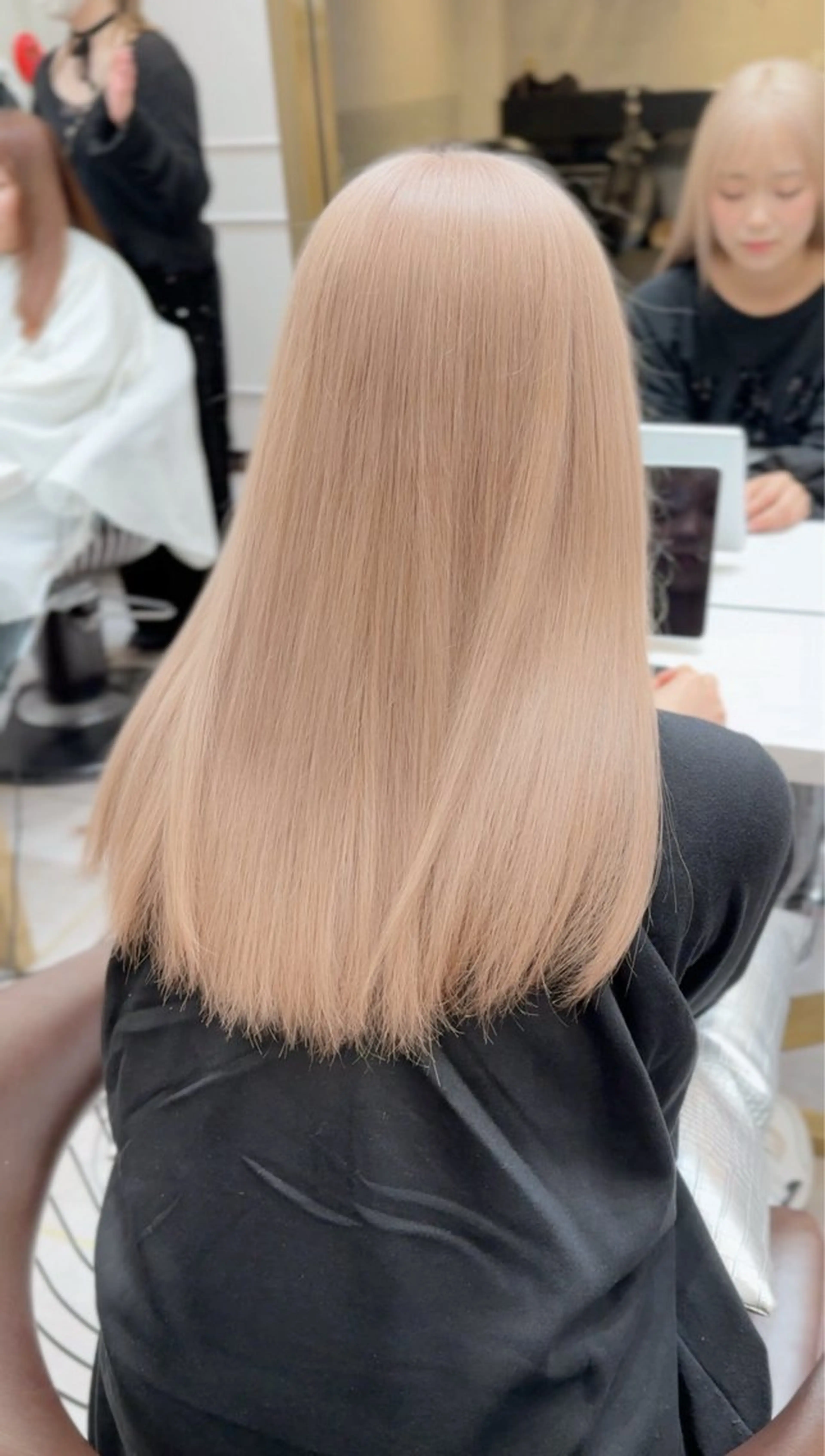 セミロング カラー ヘアカラー トリートメント ケアブリーチ 韓国レイヤーKYONのヘアスタイル
