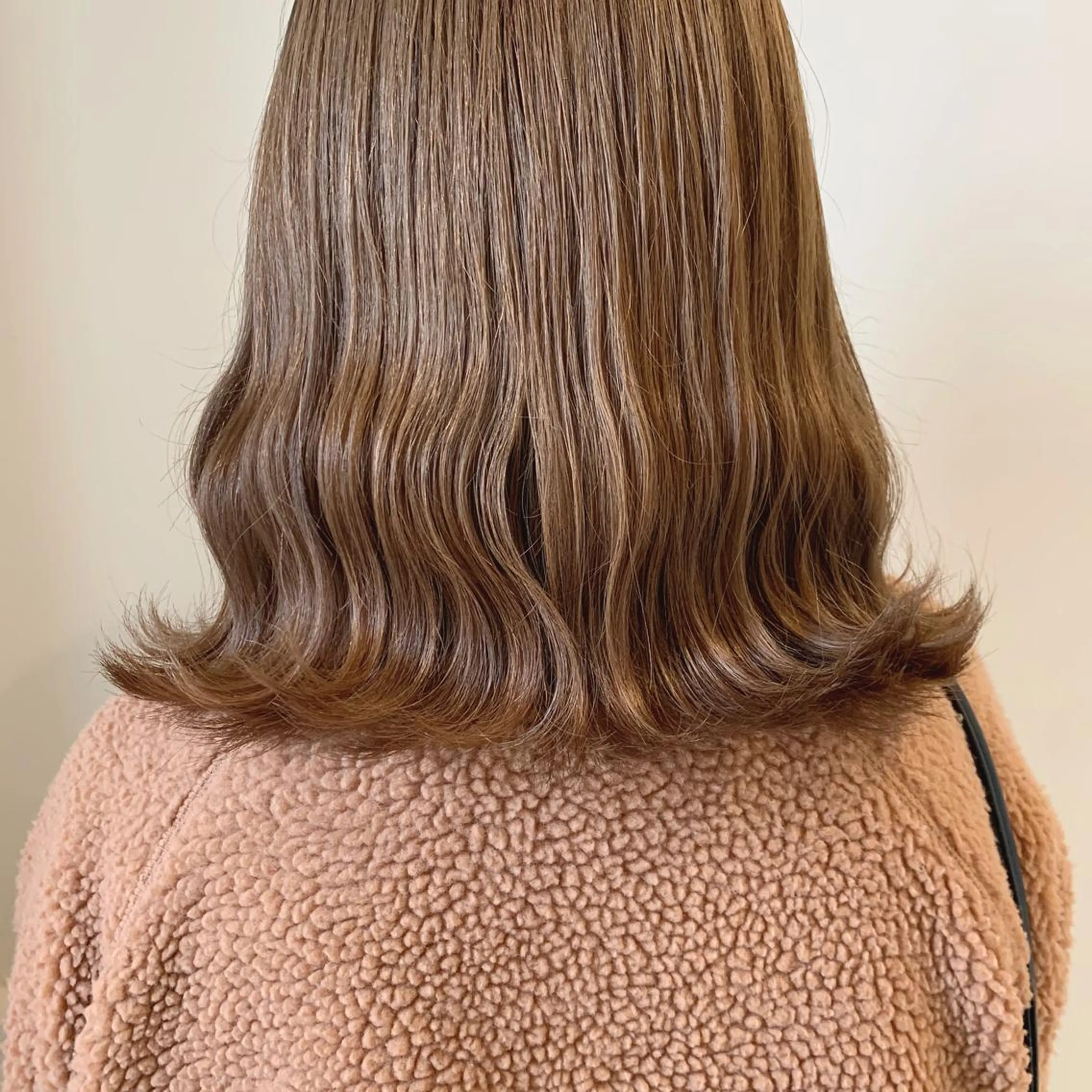 ミディアム カラー ベージュカラー ミルクティーベージュ 清水 亮太/赤み消しカラーのヘアスタイル