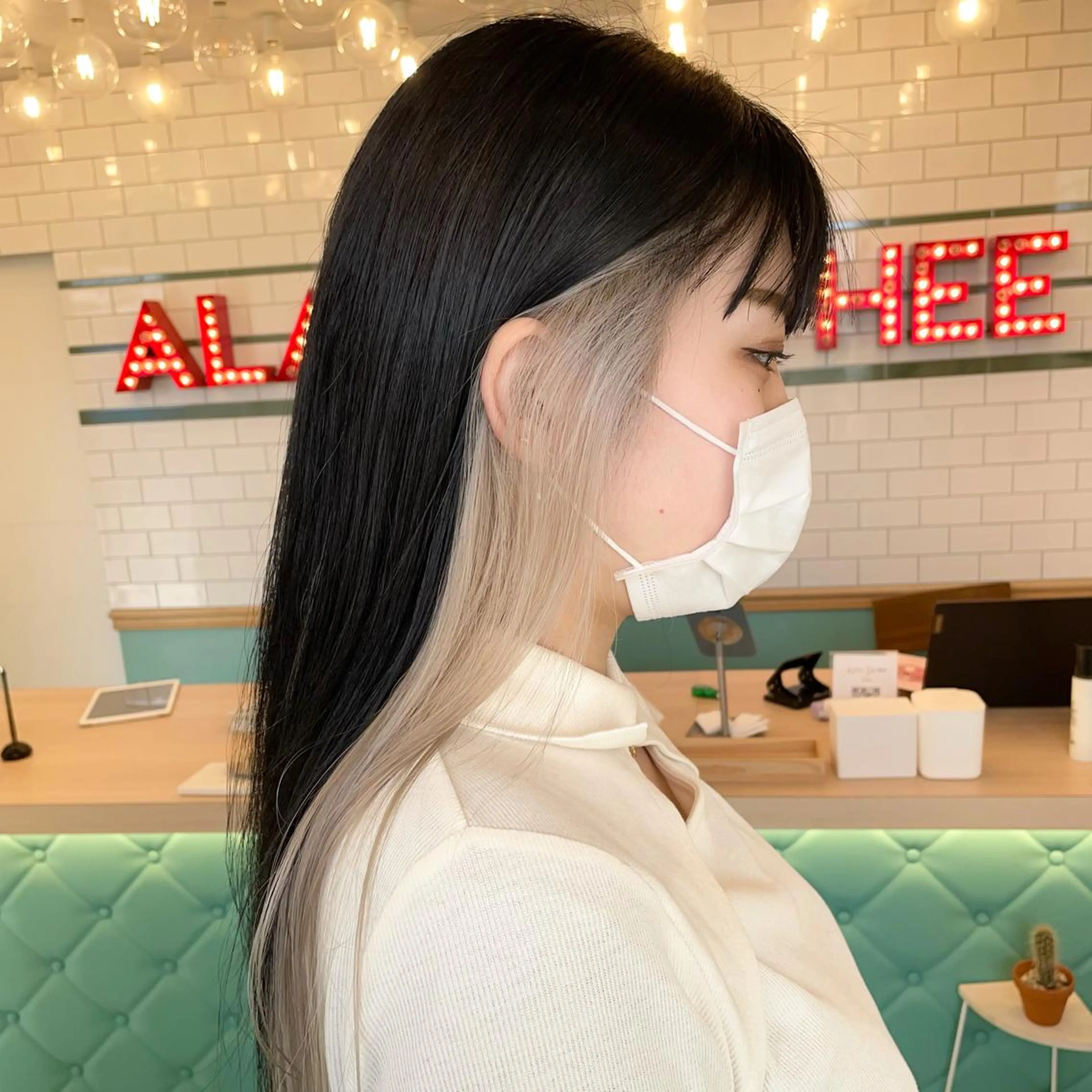 セミロング カラー ブリーチ ヘアカラー トリートメント ヘアセット レイヤーカット ハイトーンウエダのヘアスタイル