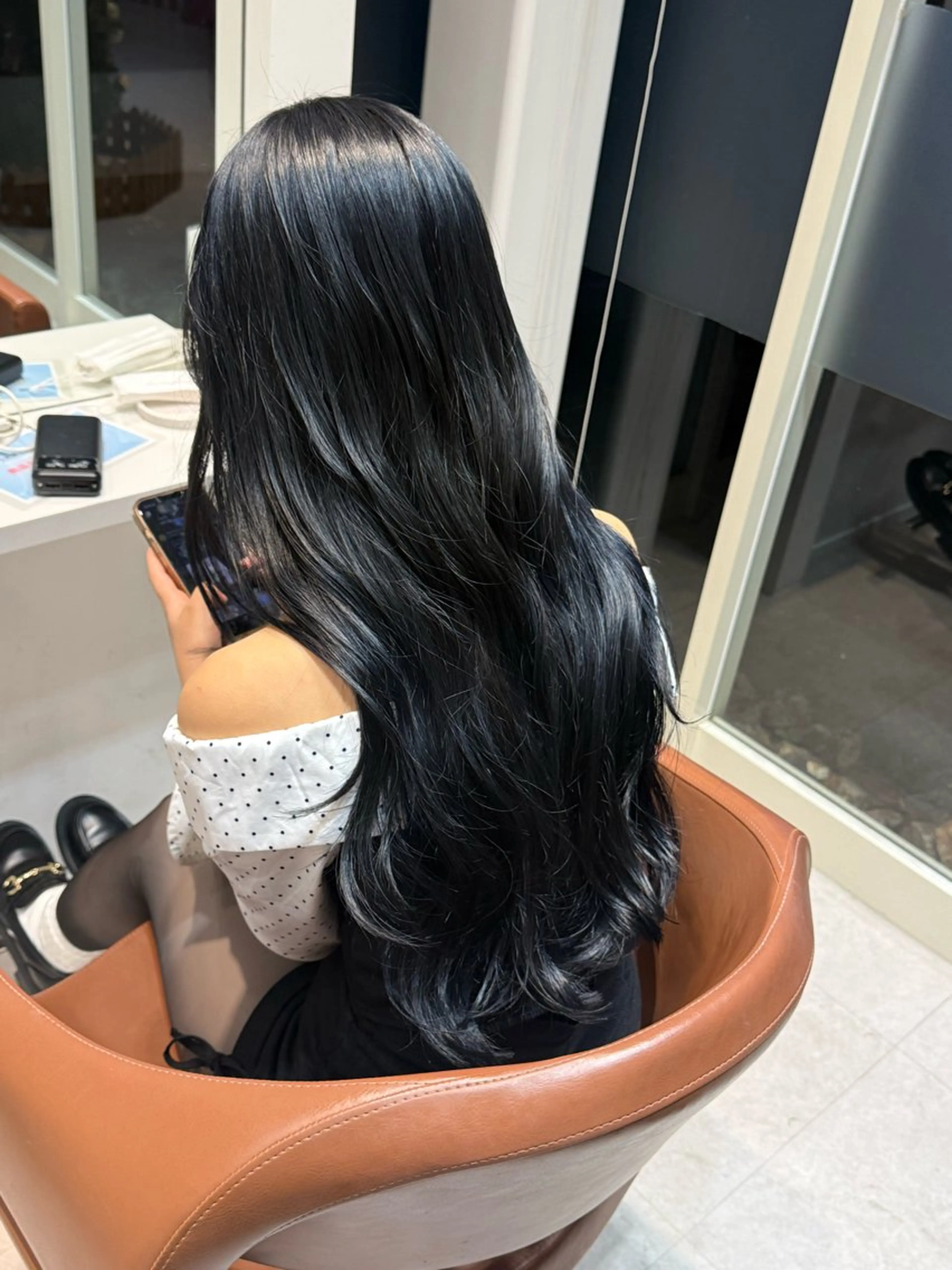 ロング カラー 黒髪 ブルーカラー ブルーブラック ヘアカラー ヒナ子🦋 ブリーチカラーのヘアスタイル