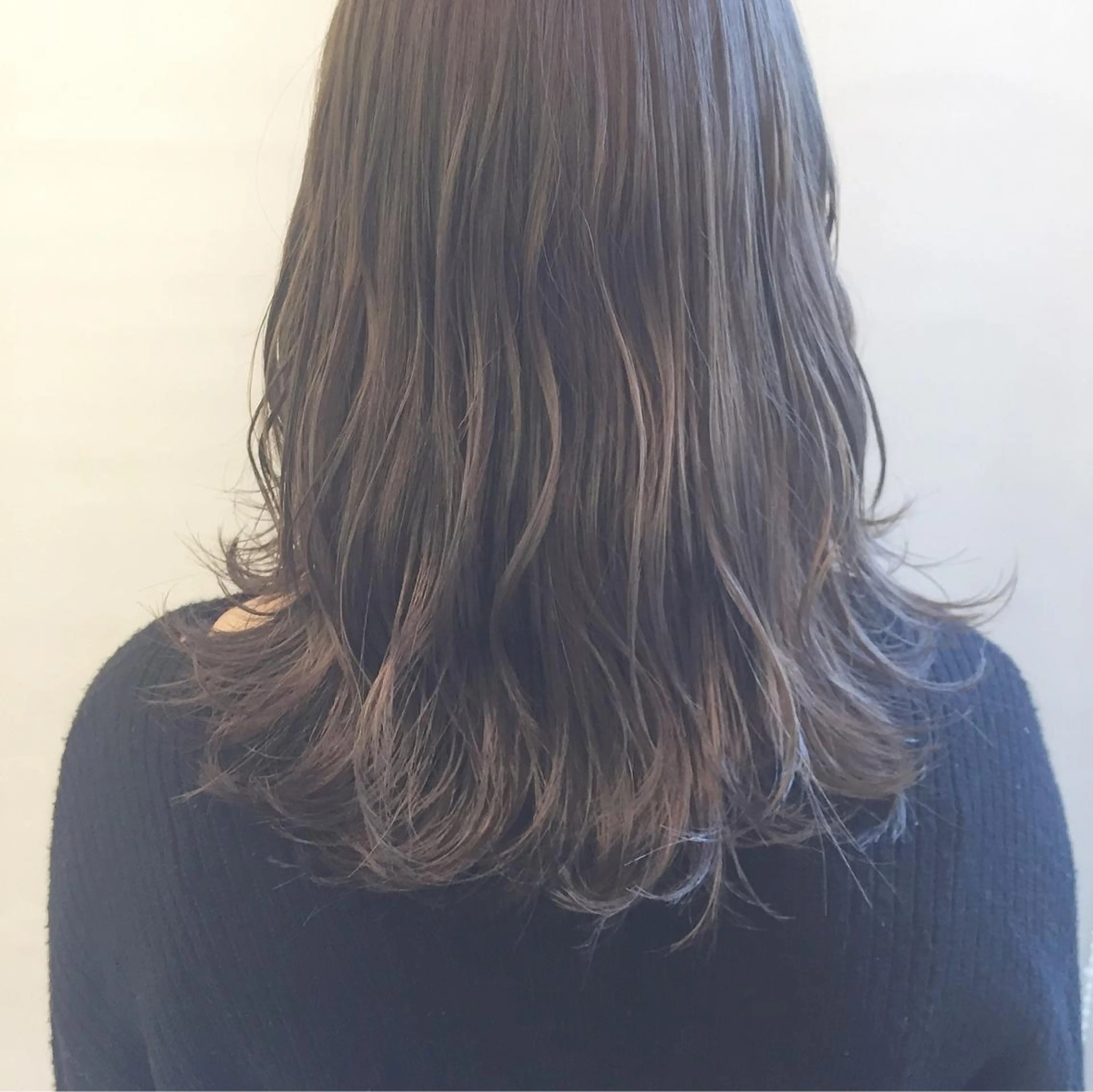 ミディアム カラー グレージュ カット ヘアカラー 齋藤 咲のヘアスタイル