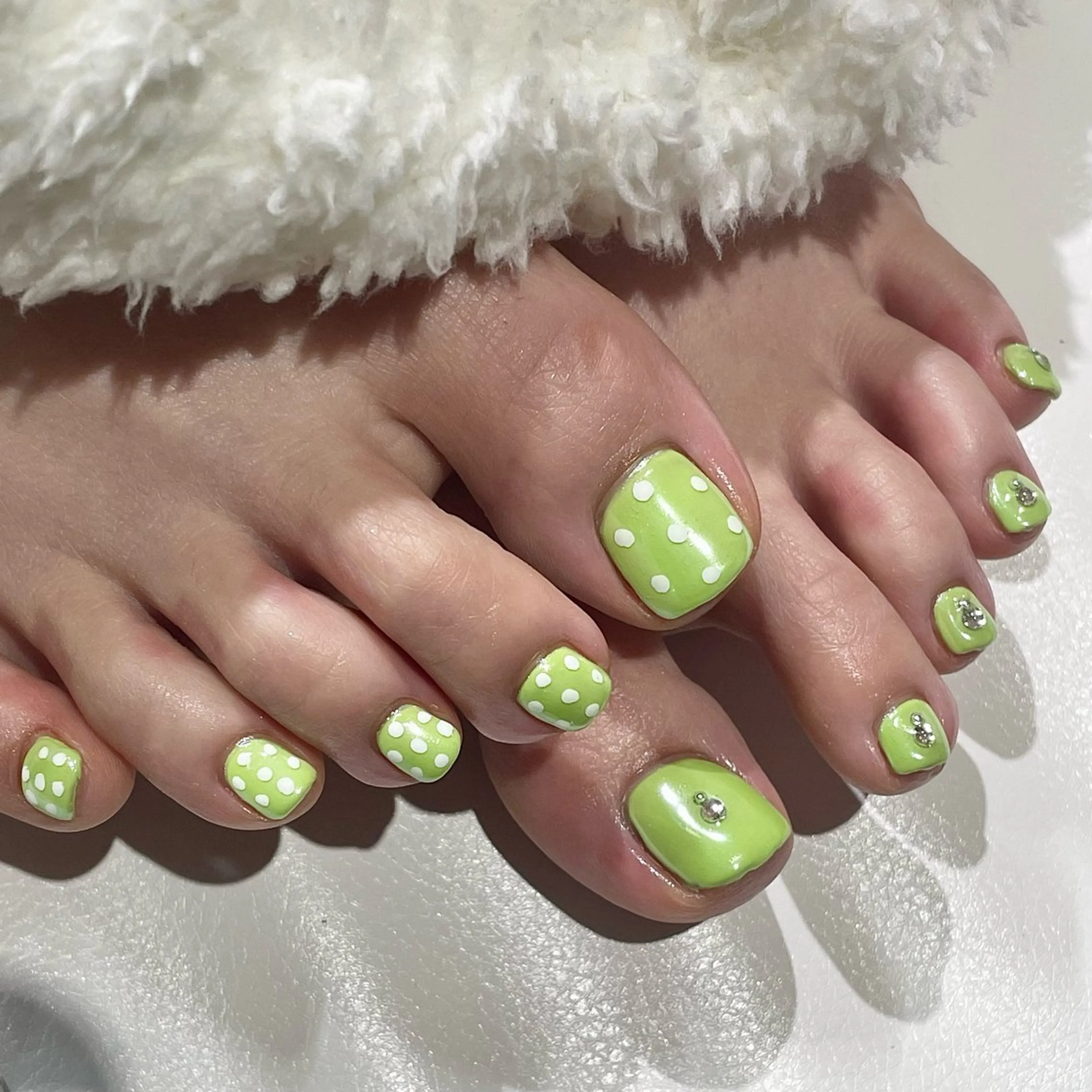 ネイル フットネイル Lily🍒 NANAのネイルデザイン