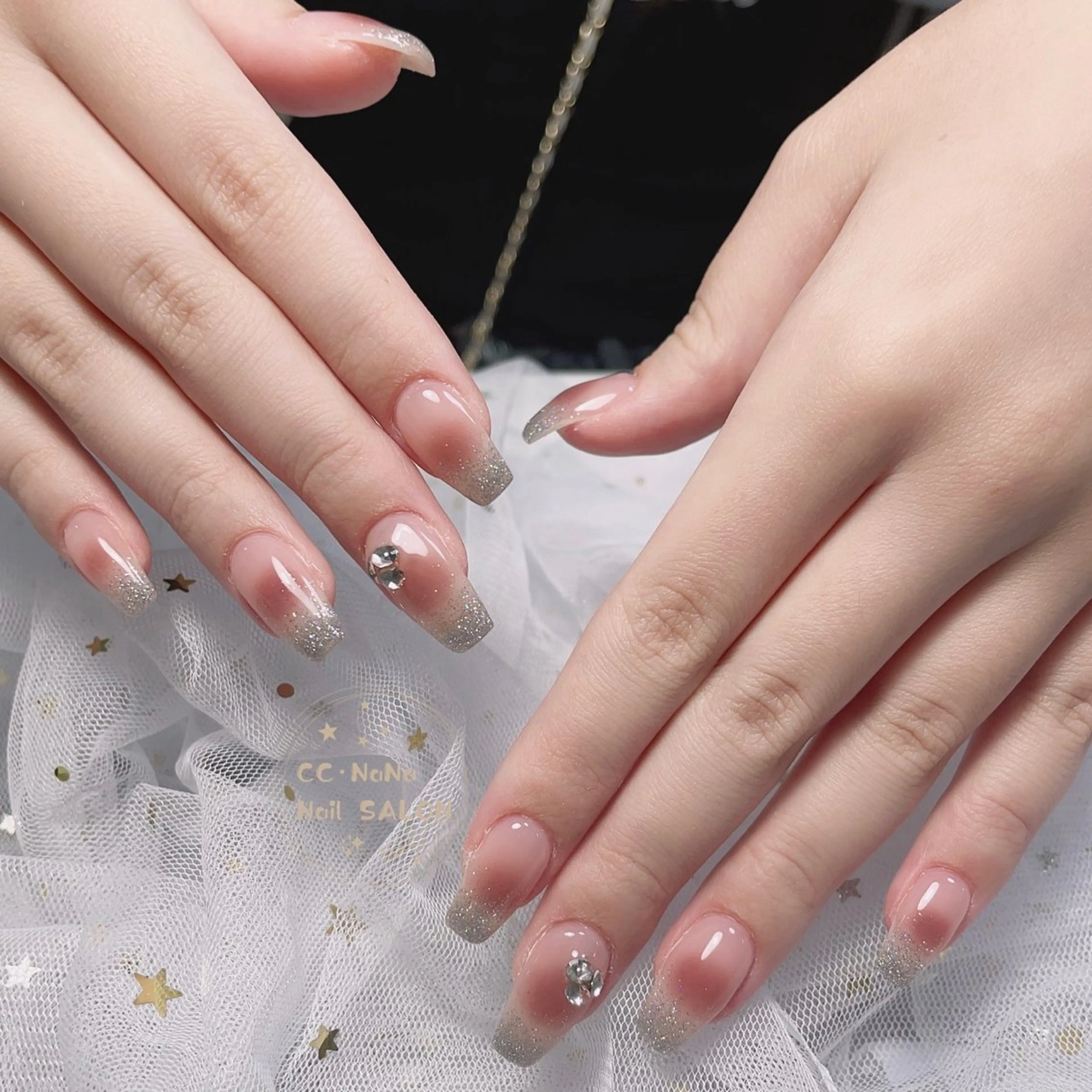 ネイル チークネイル フラッシュネイル ハート キラキラネイル 韓国ネイル ハンドネイル 💎CC・NaNa 韓国風ネイル🌙のネイルデザイン