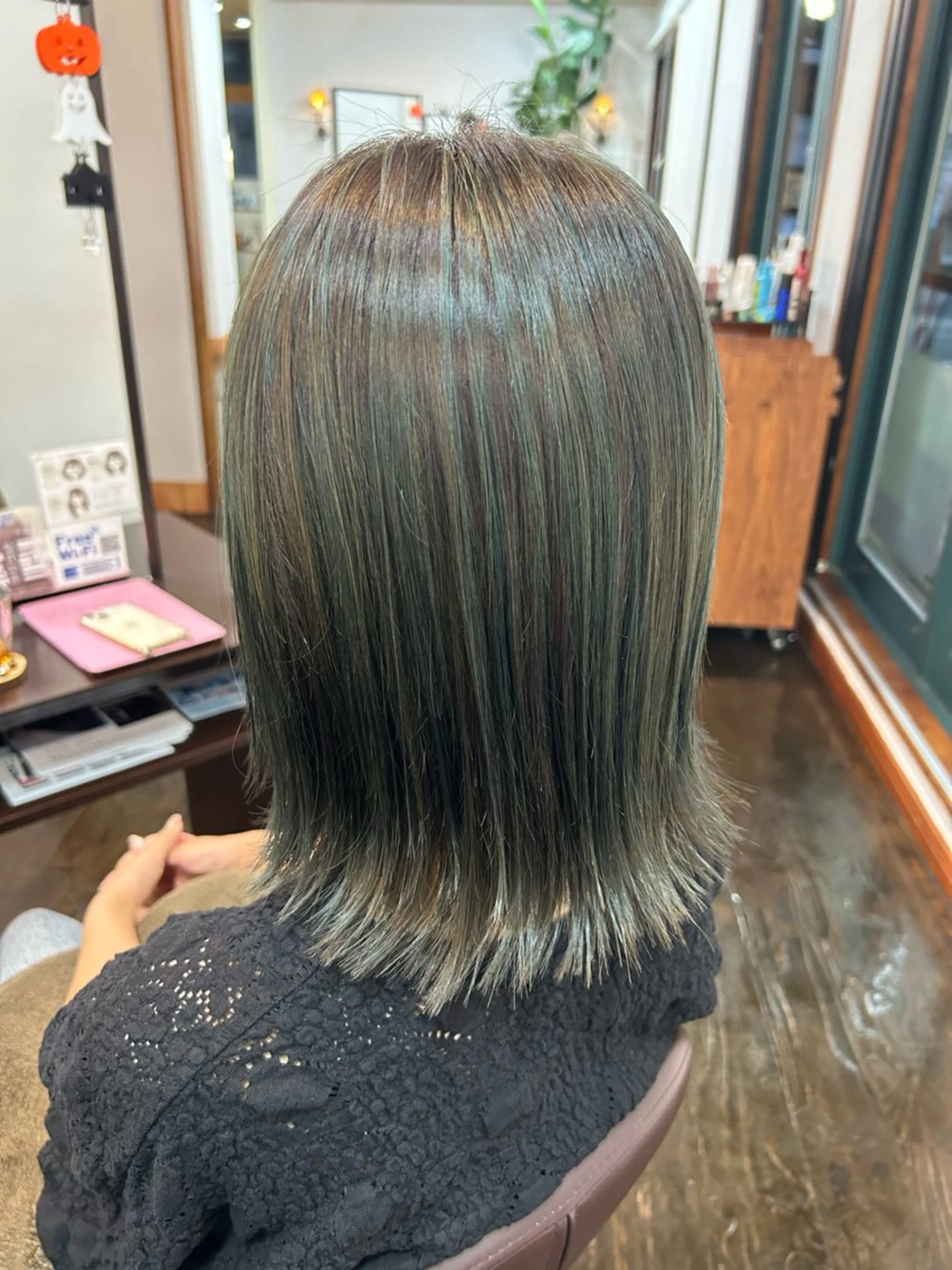 カラー ハイライトカラー オリーブカラー 坂本 瑞季のヘアスタイル