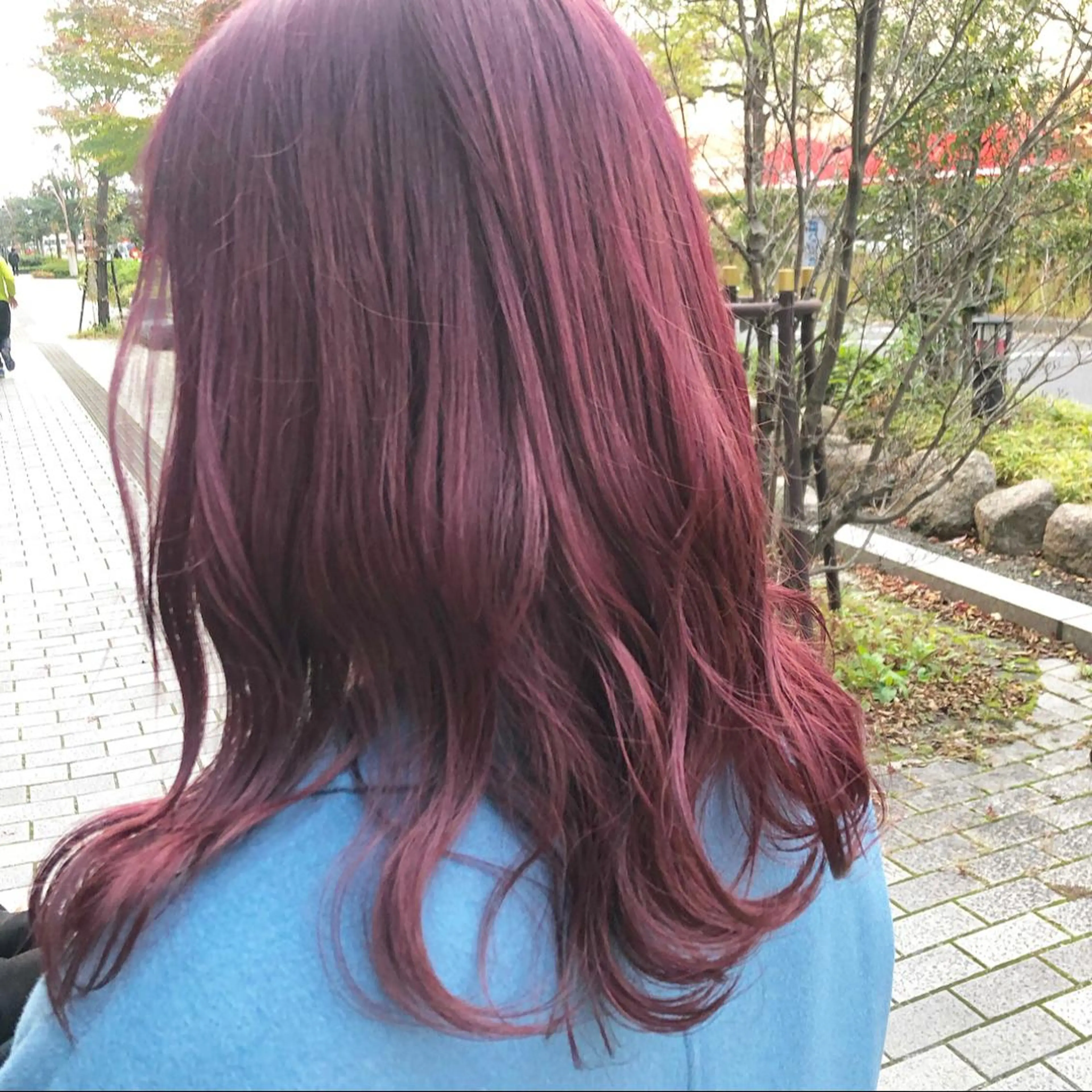 ロング カラー ブリーチ カット ヘアカラー 小森 樹奈のヘアスタイル