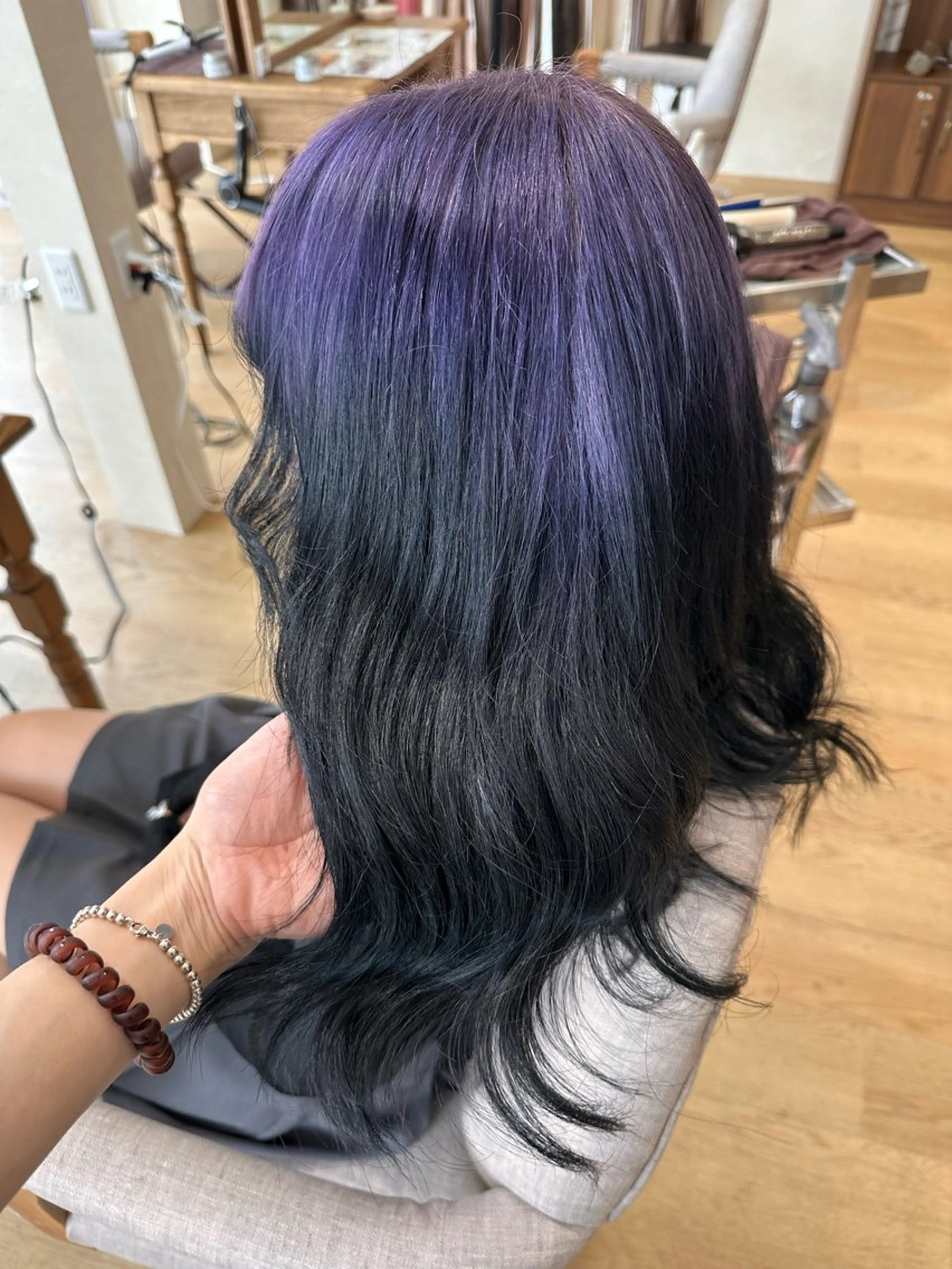 ミディアム カラー 黒髪 ブルーカラー ブルーブラック パープルカラー ヘアカラー トリートメント 🧸プルエクステ❤︎ ネイルKAO🧸のヘアスタイル